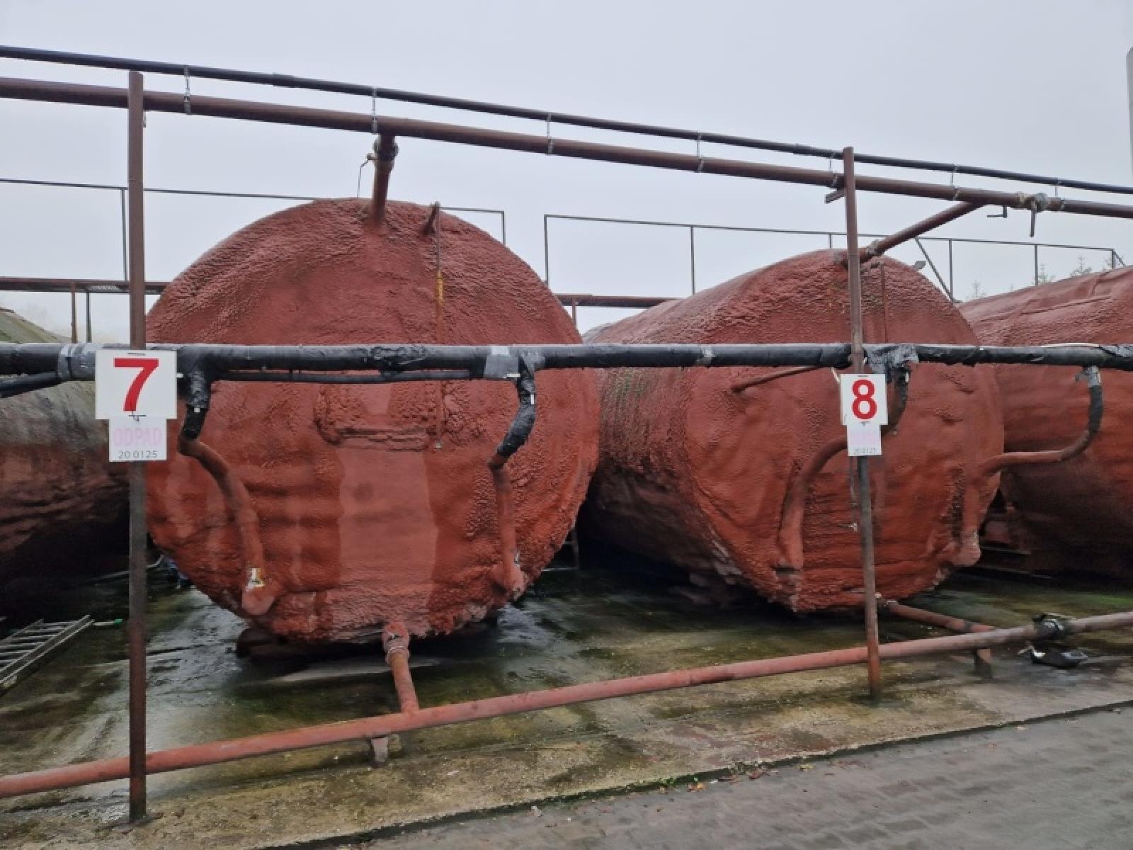 Zdjęcie w galerii na portalu naszraciborz.pl: Stary olej ze smażalni i brudne pieniądze. Śląscy pogranicznicy z Raciborza pomogli rozbić gang wiadomości z regionu