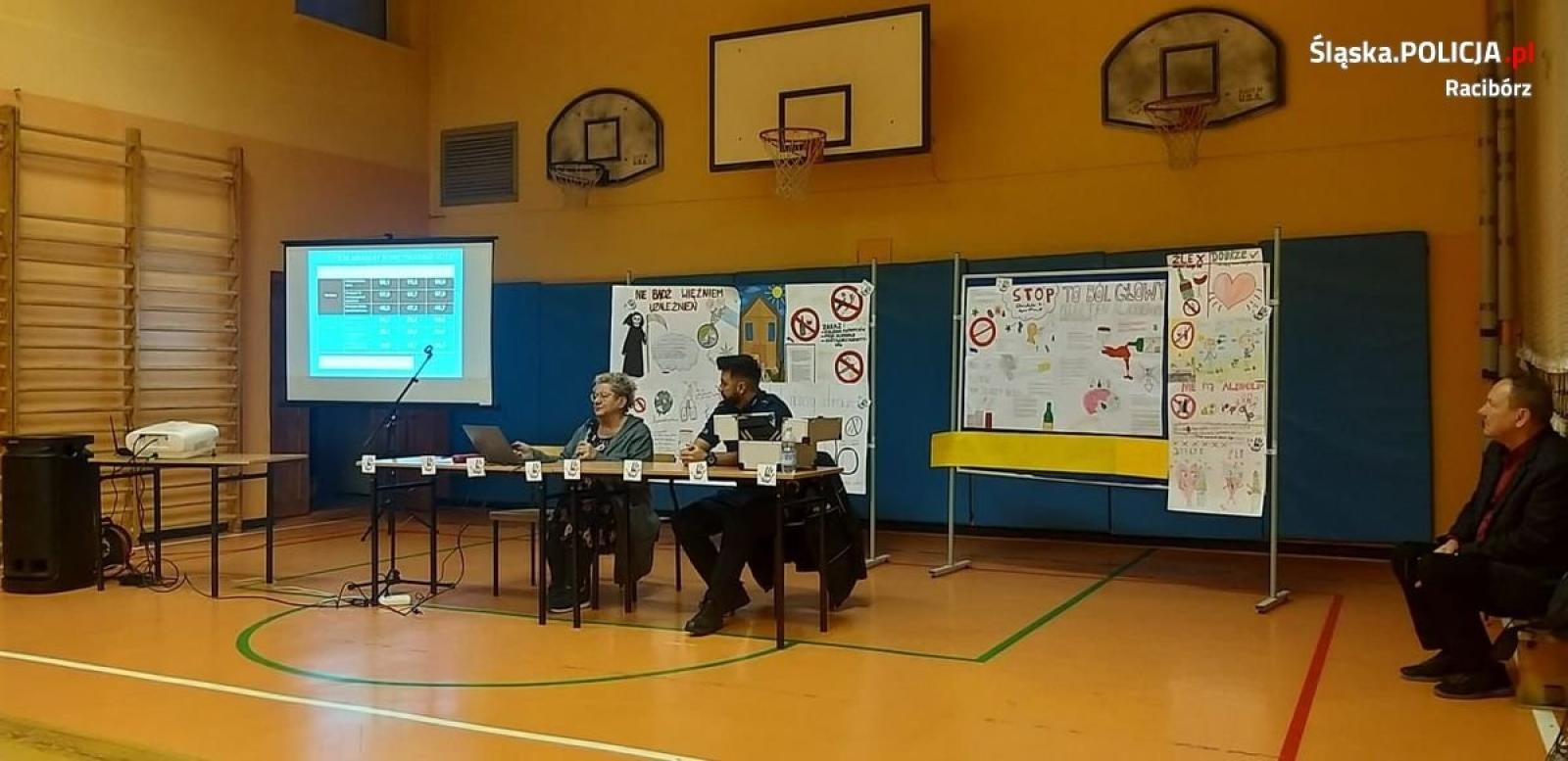 Zdjęcie w galerii na portalu naszraciborz.pl: Policjant szkolił nauczycieli i rodziców w SP 13 wiadomości z regionu