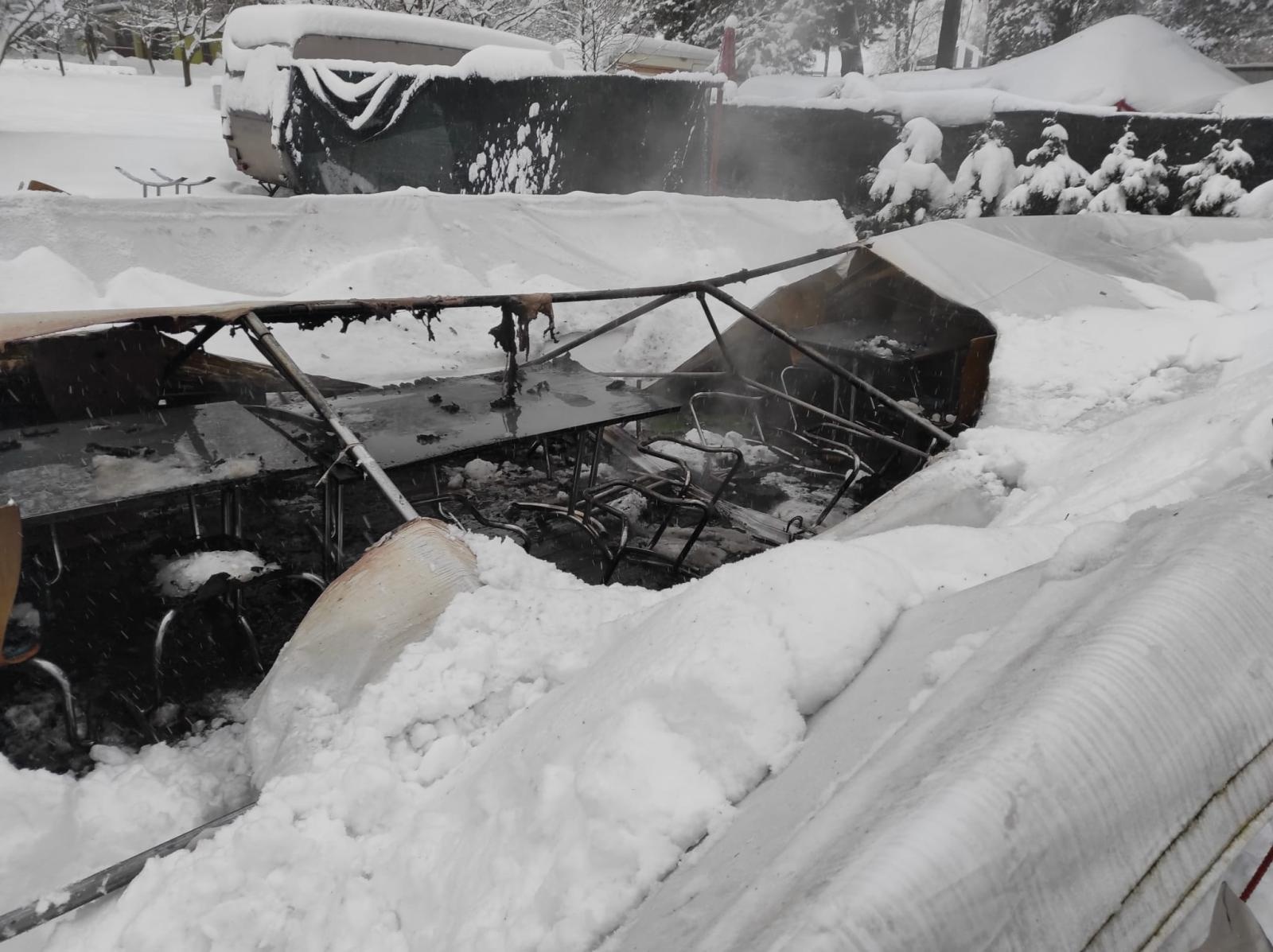 Zdjęcie w galerii na portalu naszraciborz.pl: Pożar namiotu w Szymocicach wiadomości z regionu