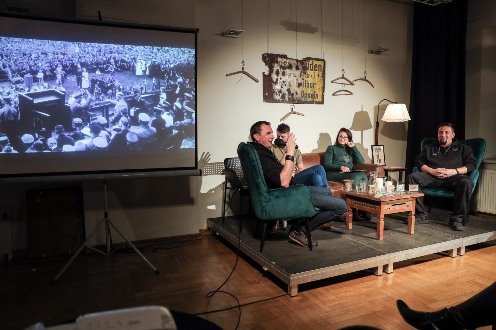 Zdjęcie w galerii na portalu naszraciborz.pl: Detektywi lokalnej historii gośćmi spotkania W punkt wiadomości z regionu