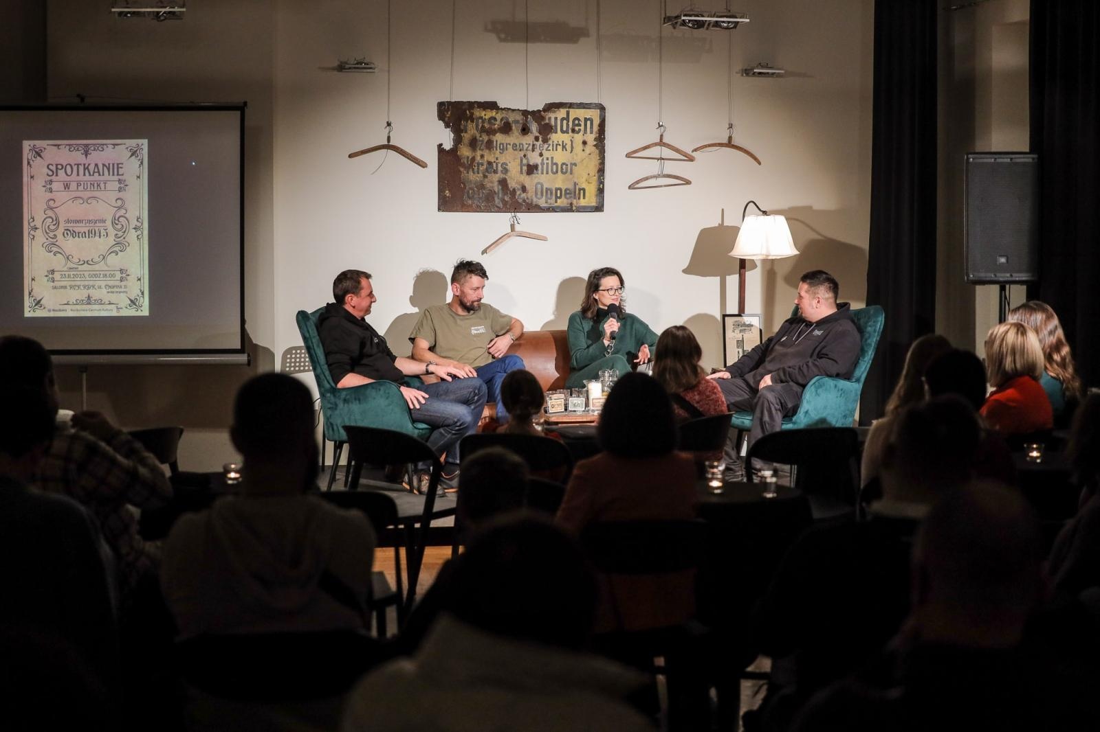 Zdjęcie w galerii na portalu naszraciborz.pl: Detektywi lokalnej historii gośćmi spotkania W punkt wiadomości z regionu