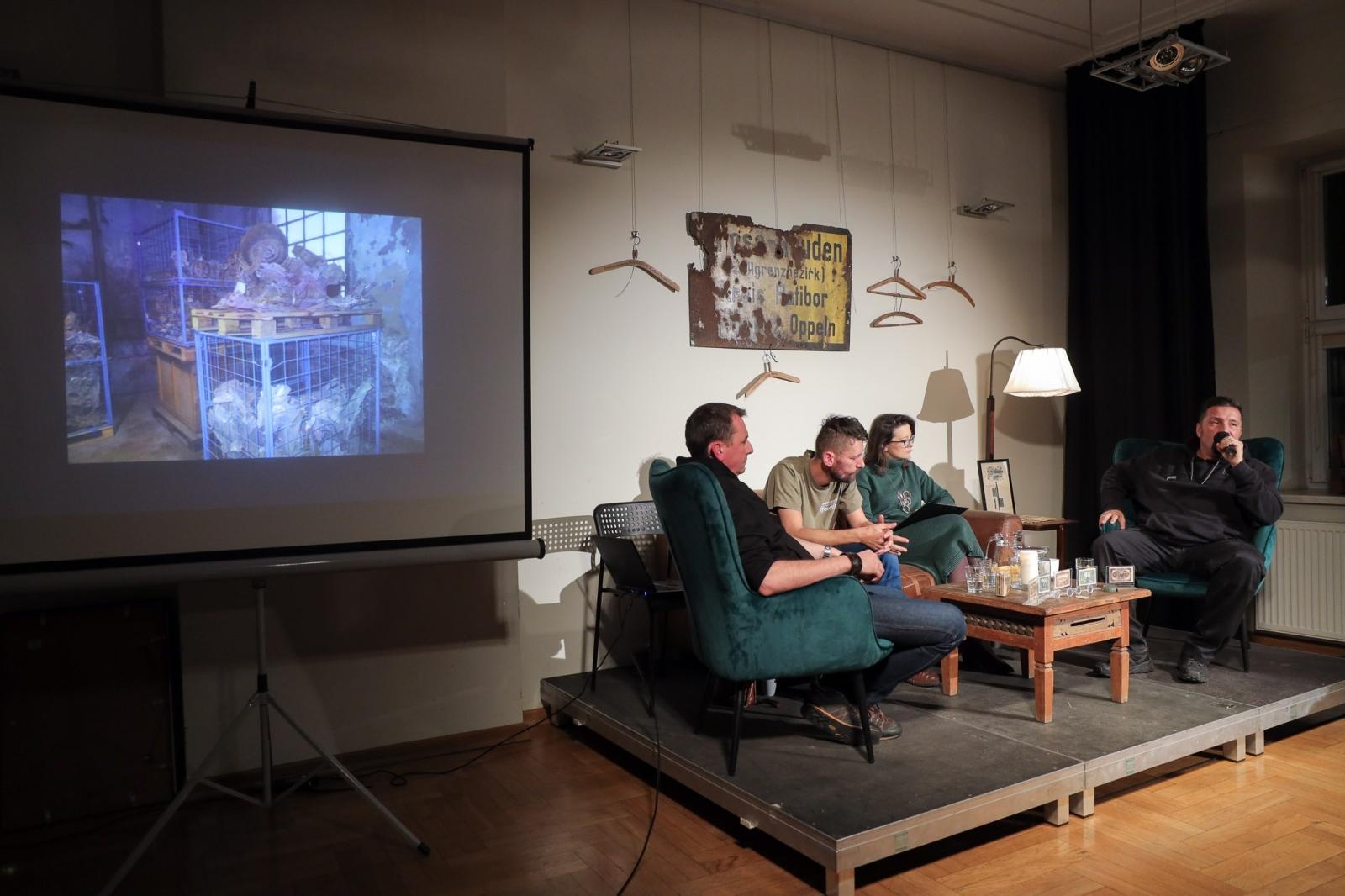 Zdjęcie w galerii na portalu naszraciborz.pl: Detektywi lokalnej historii gośćmi spotkania W punkt wiadomości z regionu