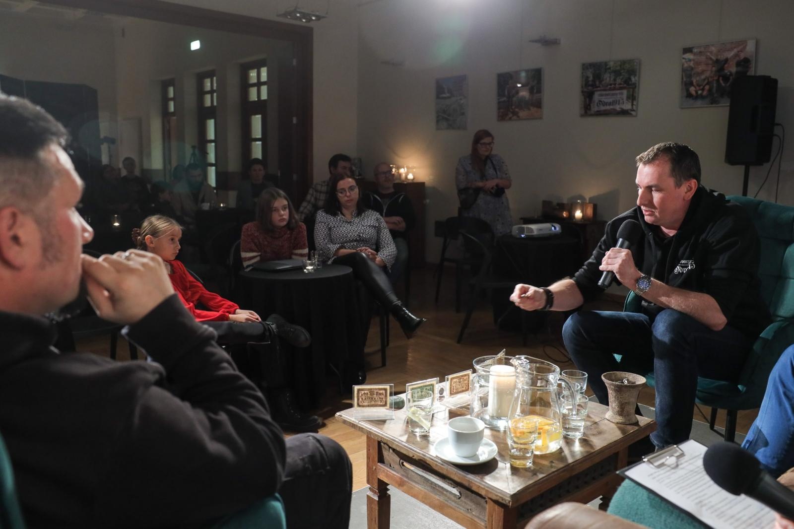 Zdjęcie w galerii na portalu naszraciborz.pl: Detektywi lokalnej historii gośćmi spotkania W punkt wiadomości z regionu