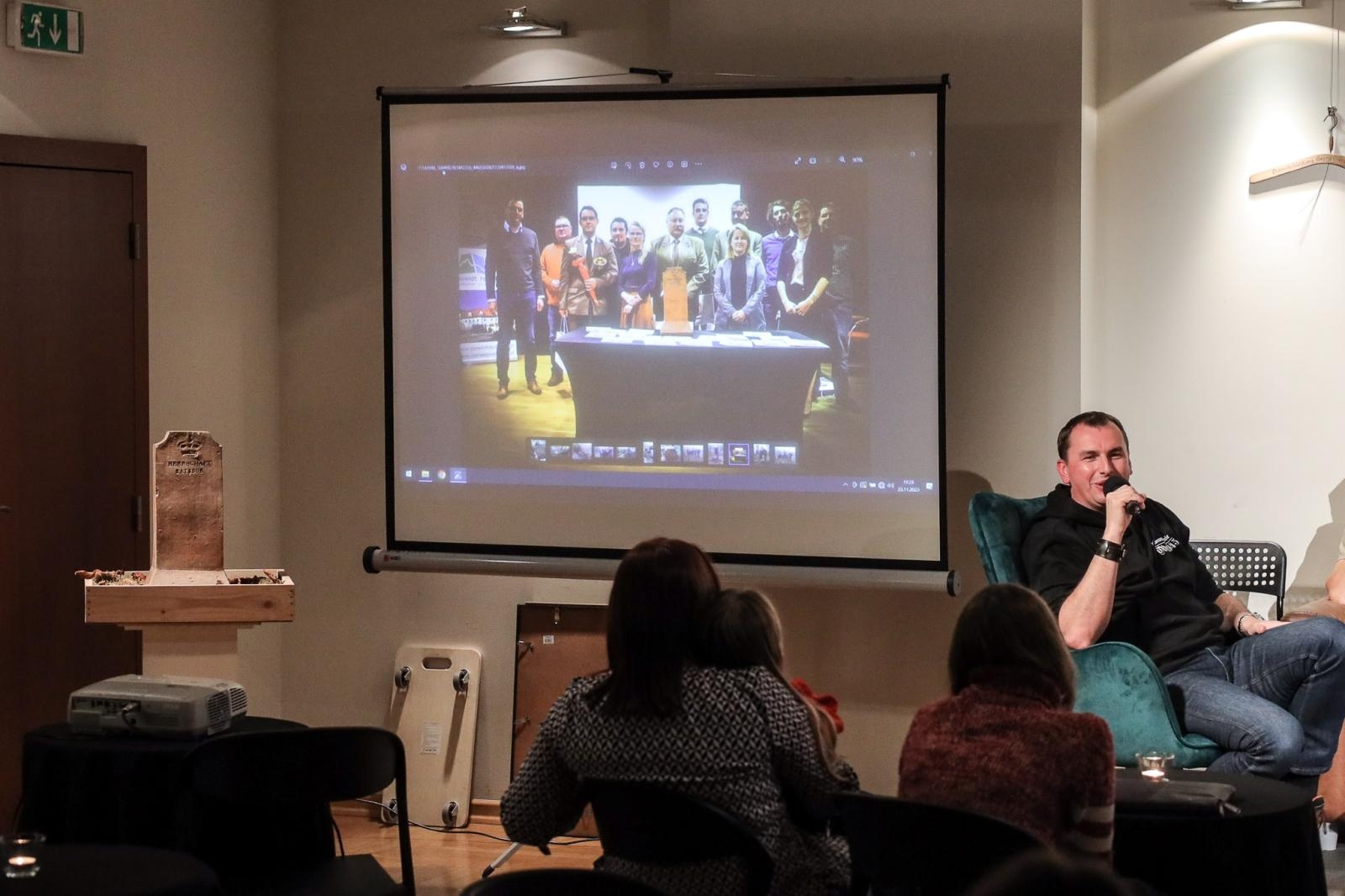 Zdjęcie w galerii na portalu naszraciborz.pl: Detektywi lokalnej historii gośćmi spotkania W punkt wiadomości z regionu