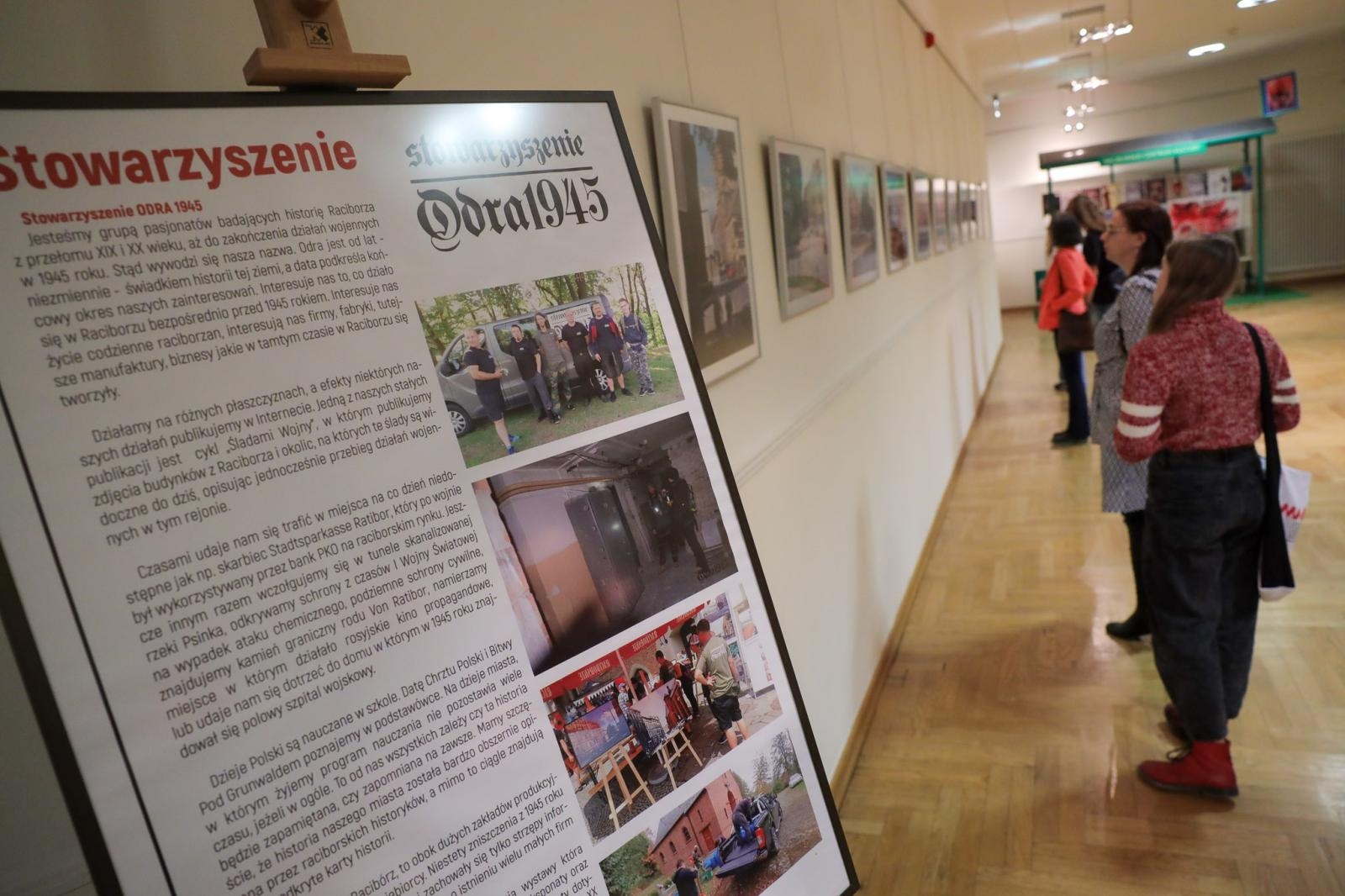 Zdjęcie w galerii na portalu naszraciborz.pl: Detektywi lokalnej historii gośćmi spotkania W punkt wiadomości z regionu