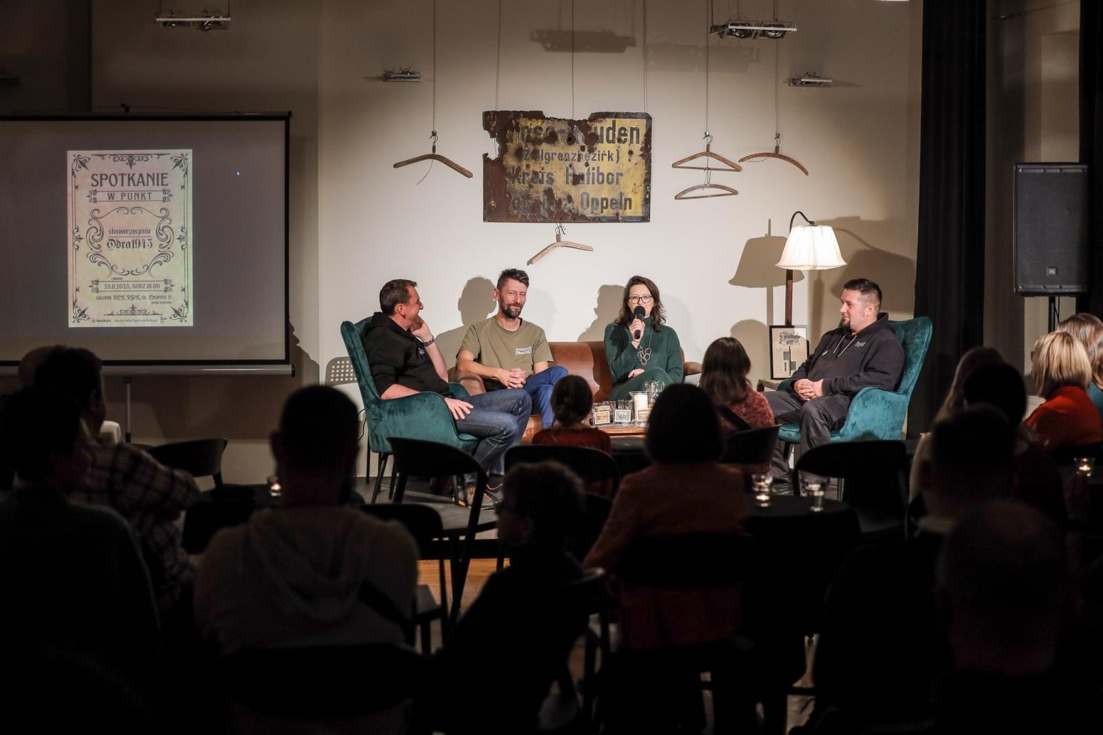 Zdjęcie w galerii na portalu naszraciborz.pl: Detektywi lokalnej historii gośćmi spotkania W punkt wiadomości z regionu