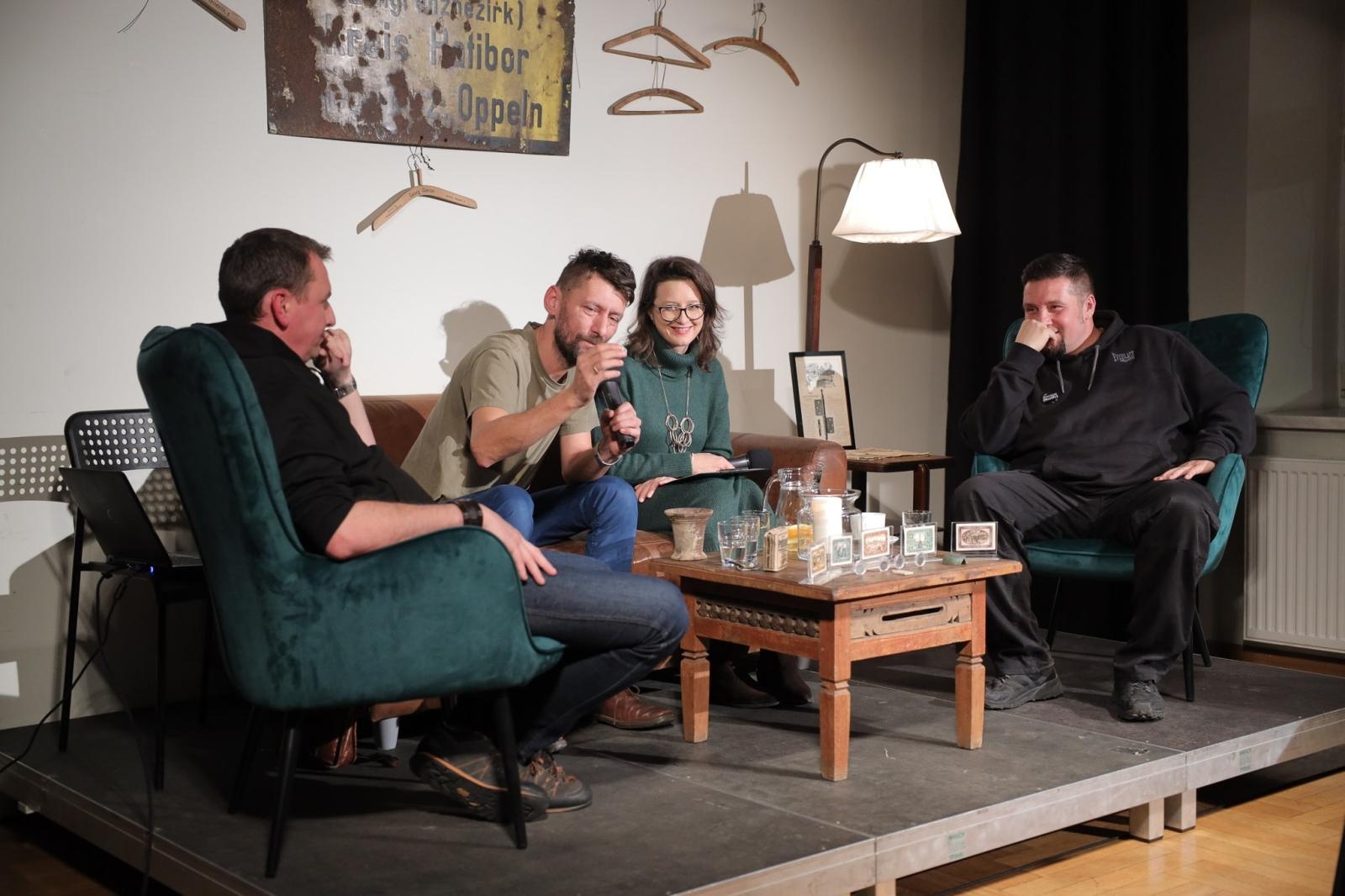 Zdjęcie w galerii na portalu naszraciborz.pl: Detektywi lokalnej historii gośćmi spotkania W punkt wiadomości z regionu