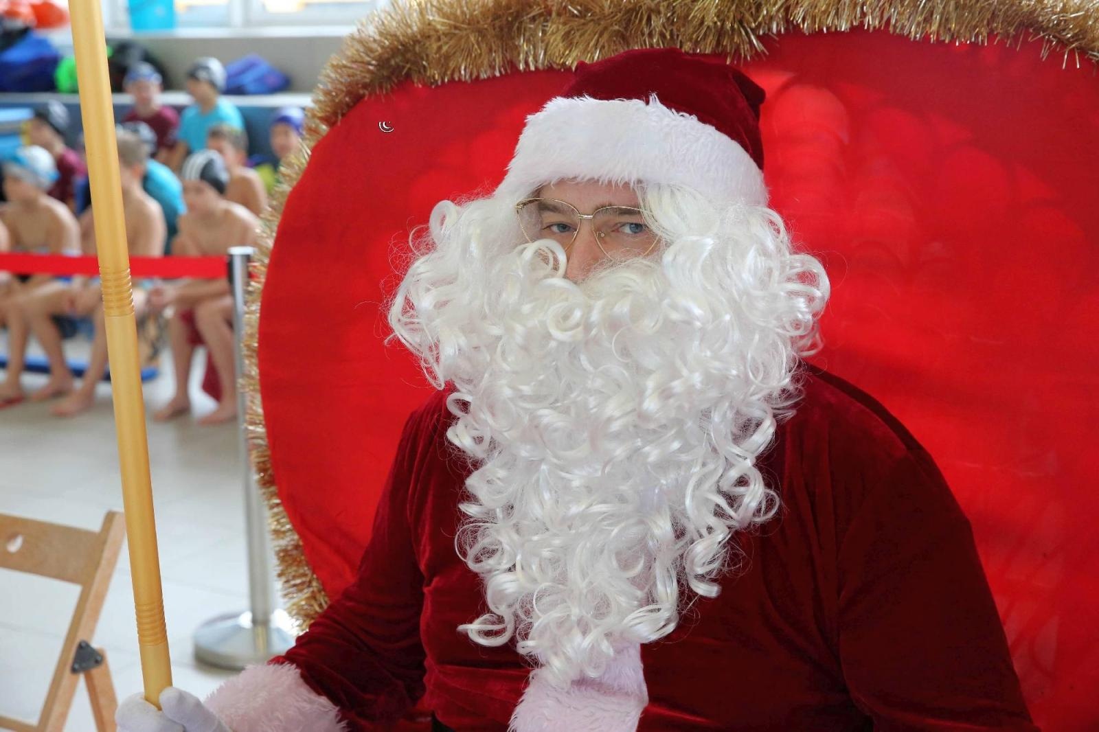 Zdjęcie w galerii na portalu naszraciborz.pl: W ZSOMS mają już Christmas Time. Zaczęli od mikołajkowych zawodów wiadomości z regionu