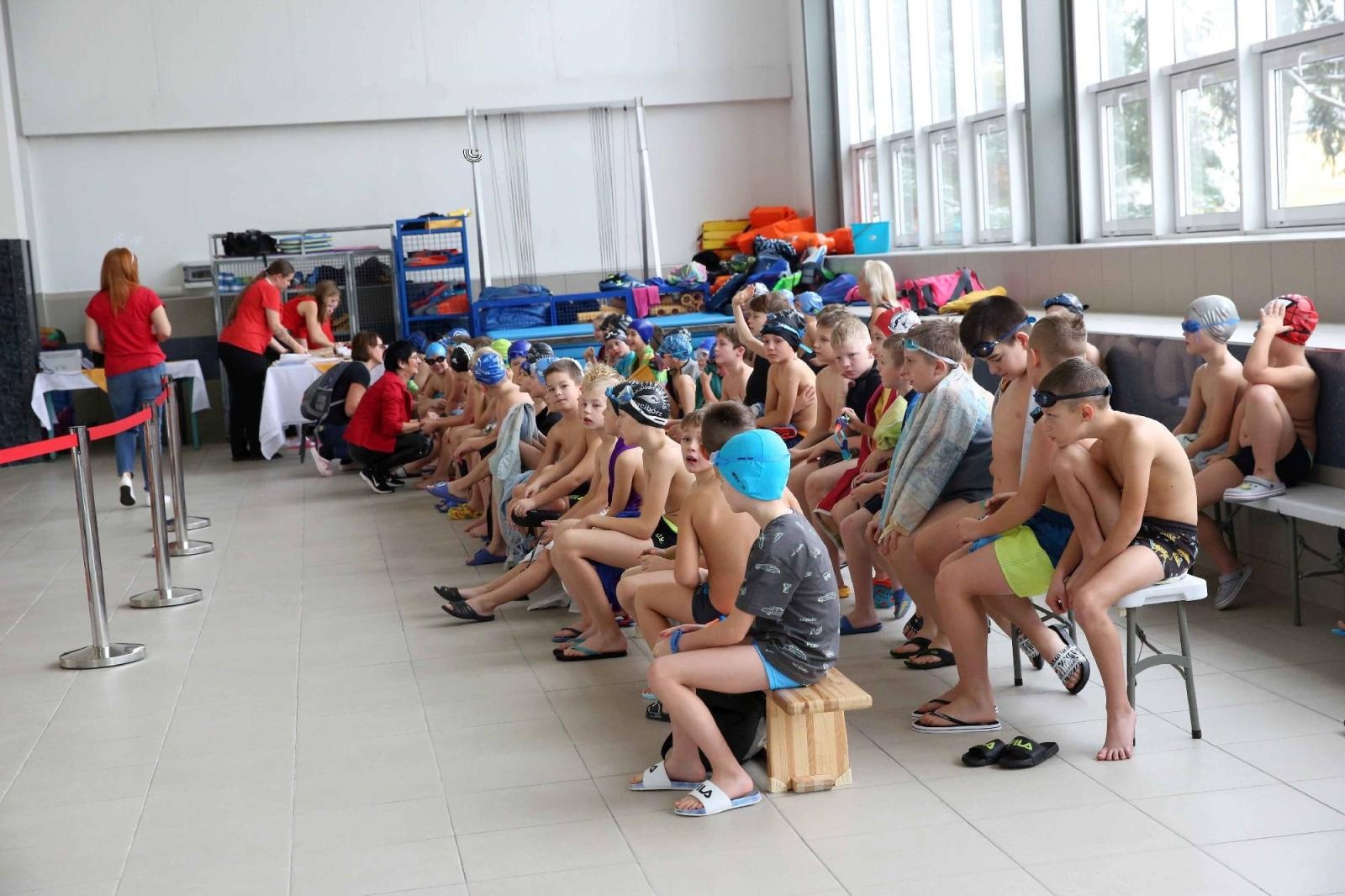 Zdjęcie w galerii na portalu naszraciborz.pl: W ZSOMS mają już Christmas Time. Zaczęli od mikołajkowych zawodów wiadomości z regionu