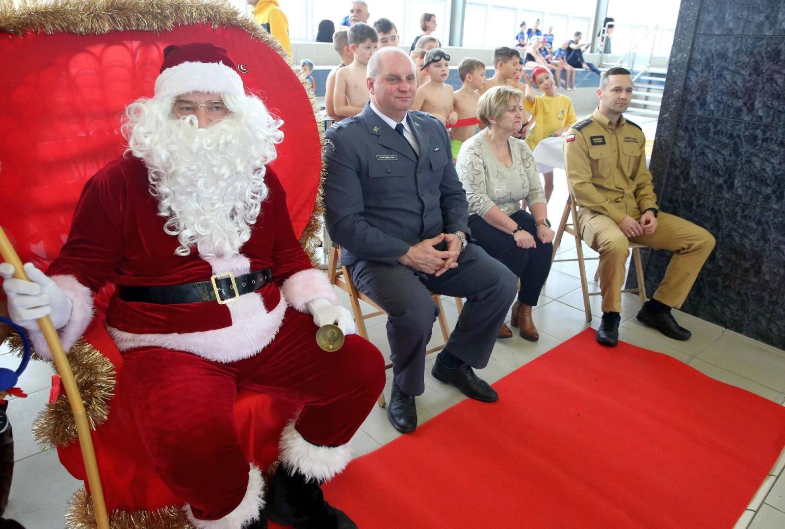 Zdjęcie w galerii na portalu naszraciborz.pl: W ZSOMS mają już Christmas Time. Zaczęli od mikołajkowych zawodów wiadomości z regionu