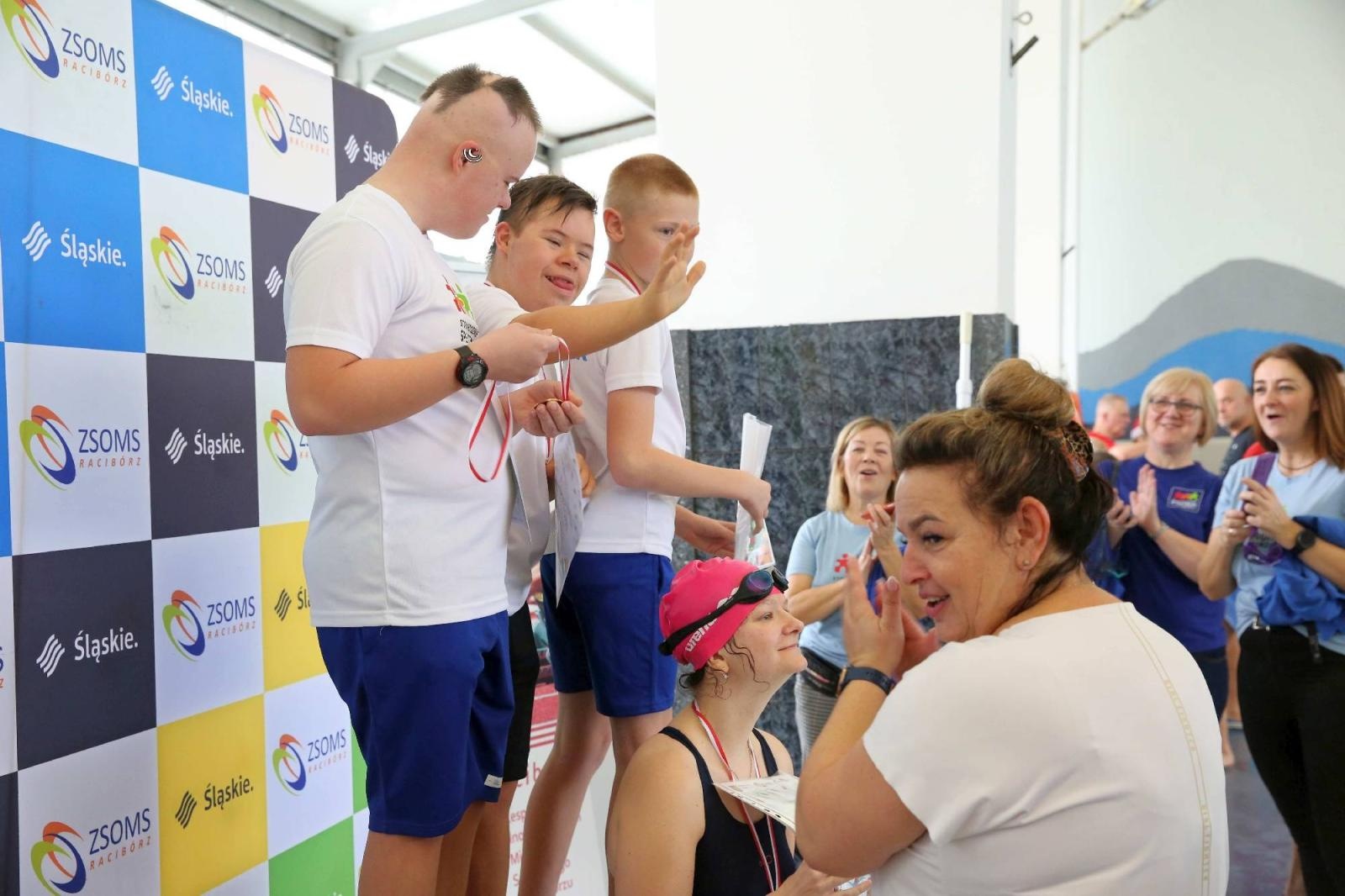 Zdjęcie w galerii na portalu naszraciborz.pl: W ZSOMS mają już Christmas Time. Zaczęli od mikołajkowych zawodów wiadomości z regionu
