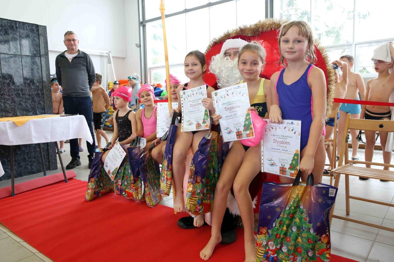 Zdjęcie w galerii na portalu naszraciborz.pl: W ZSOMS mają już Christmas Time. Zaczęli od mikołajkowych zawodów wiadomości z regionu