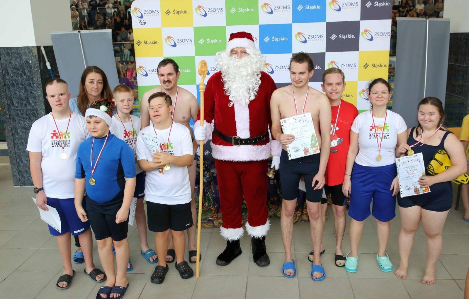 Zdjęcie w galerii na portalu naszraciborz.pl: W ZSOMS mają już Christmas Time. Zaczęli od mikołajkowych zawodów wiadomości z regionu