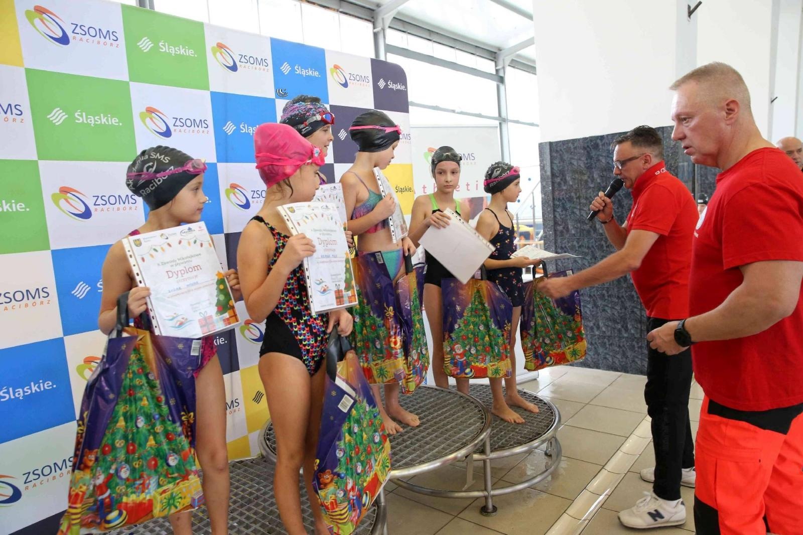 Zdjęcie w galerii na portalu naszraciborz.pl: W ZSOMS mają już Christmas Time. Zaczęli od mikołajkowych zawodów wiadomości z regionu