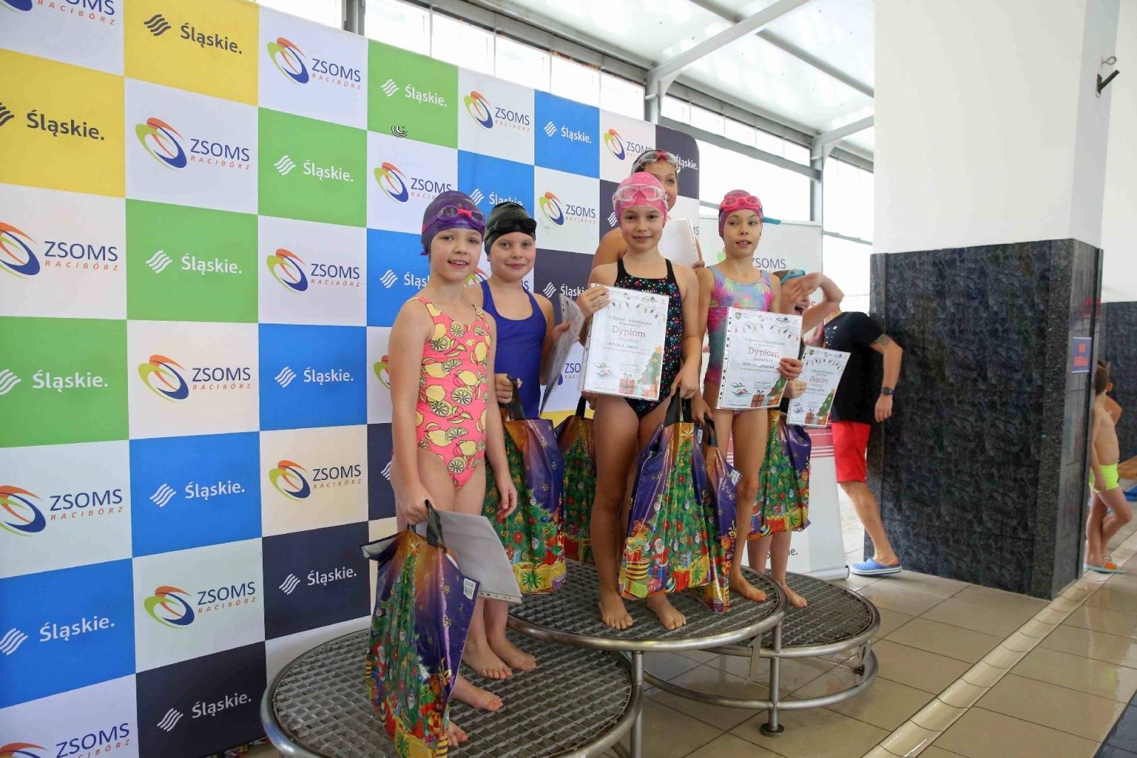 Zdjęcie w galerii na portalu naszraciborz.pl: W ZSOMS mają już Christmas Time. Zaczęli od mikołajkowych zawodów wiadomości z regionu