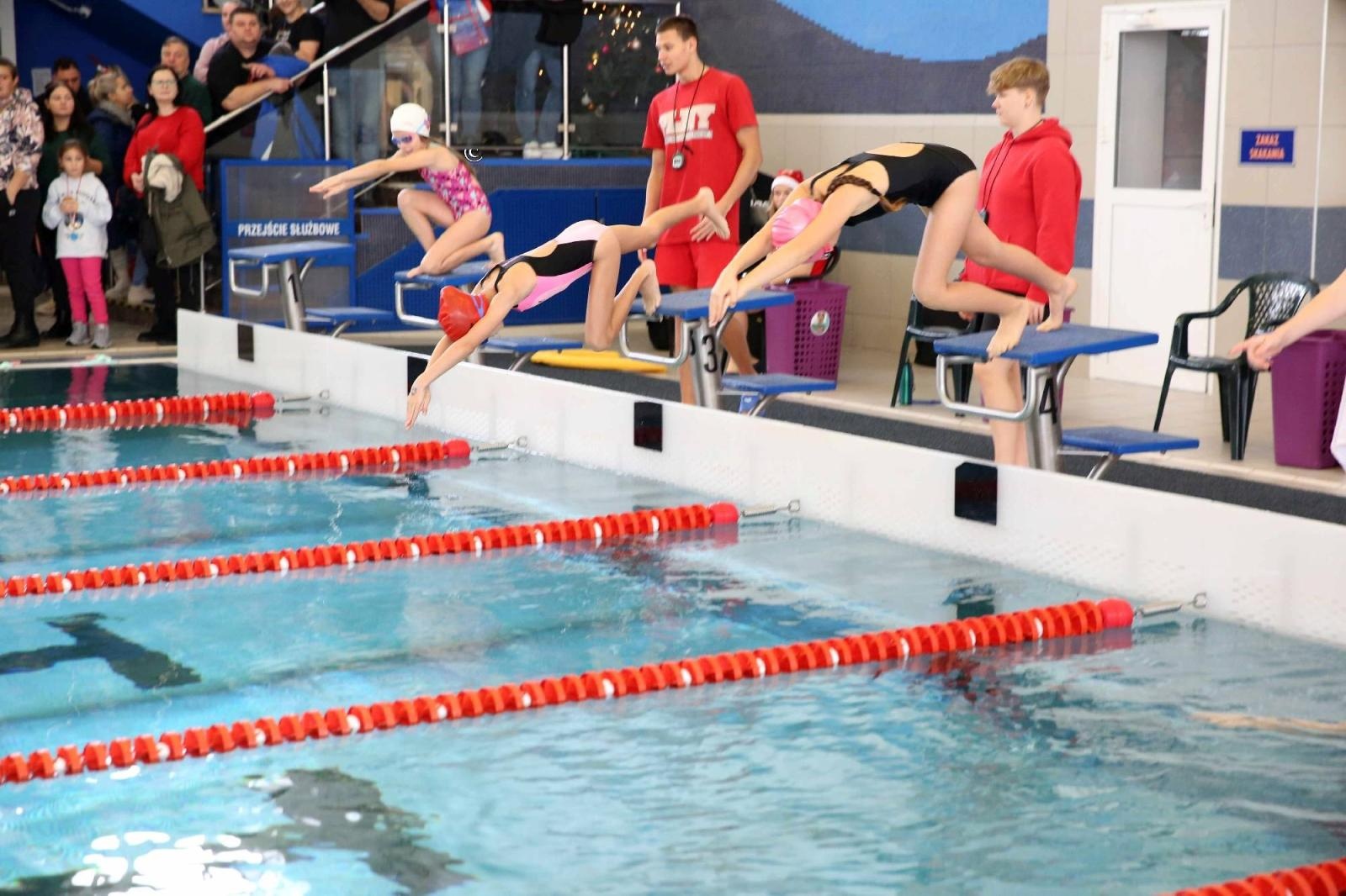 Zdjęcie w galerii na portalu naszraciborz.pl: W ZSOMS mają już Christmas Time. Zaczęli od mikołajkowych zawodów wiadomości z regionu
