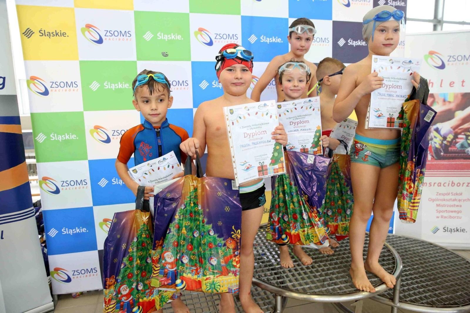 Zdjęcie w galerii na portalu naszraciborz.pl: W ZSOMS mają już Christmas Time. Zaczęli od mikołajkowych zawodów wiadomości z regionu