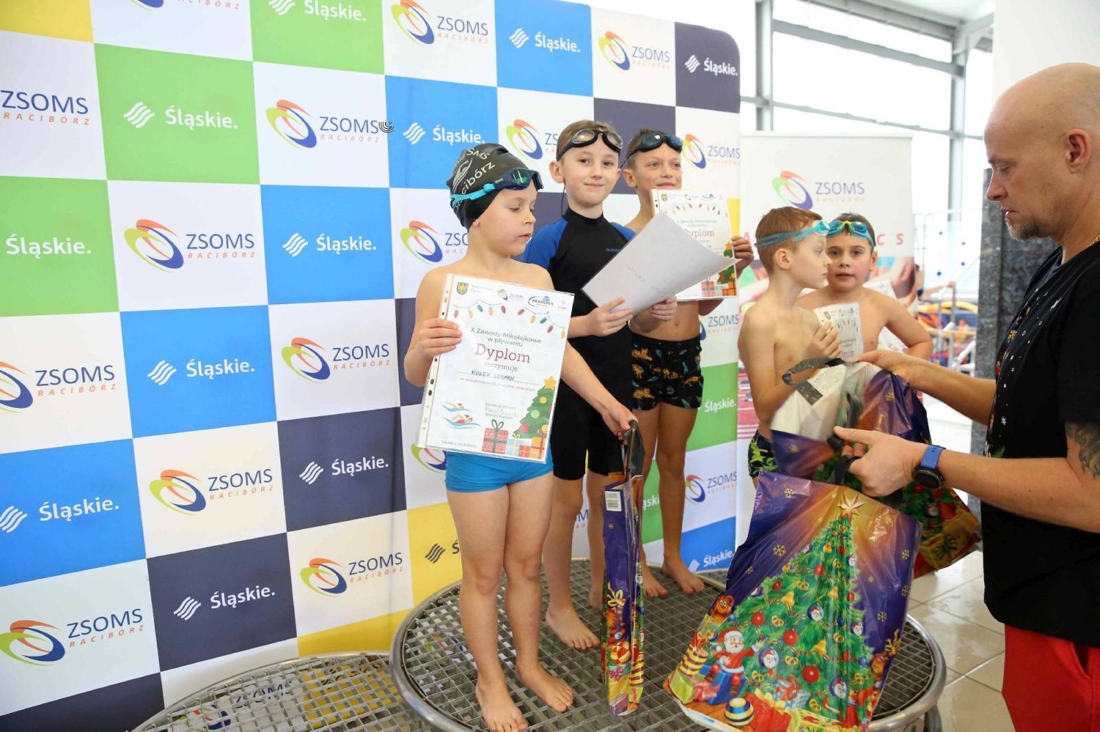 Zdjęcie w galerii na portalu naszraciborz.pl: W ZSOMS mają już Christmas Time. Zaczęli od mikołajkowych zawodów wiadomości z regionu