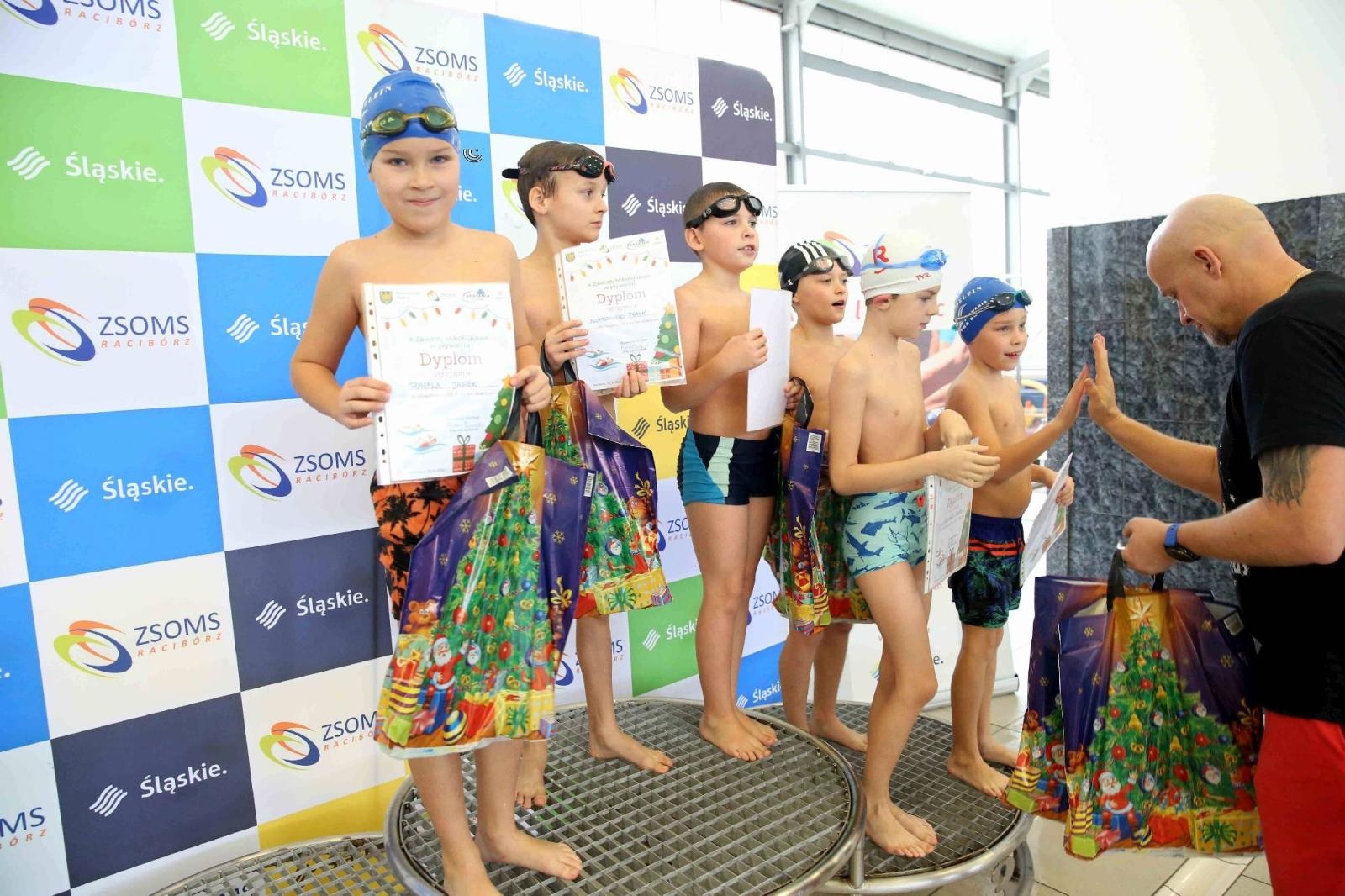 Zdjęcie w galerii na portalu naszraciborz.pl: W ZSOMS mają już Christmas Time. Zaczęli od mikołajkowych zawodów wiadomości z regionu