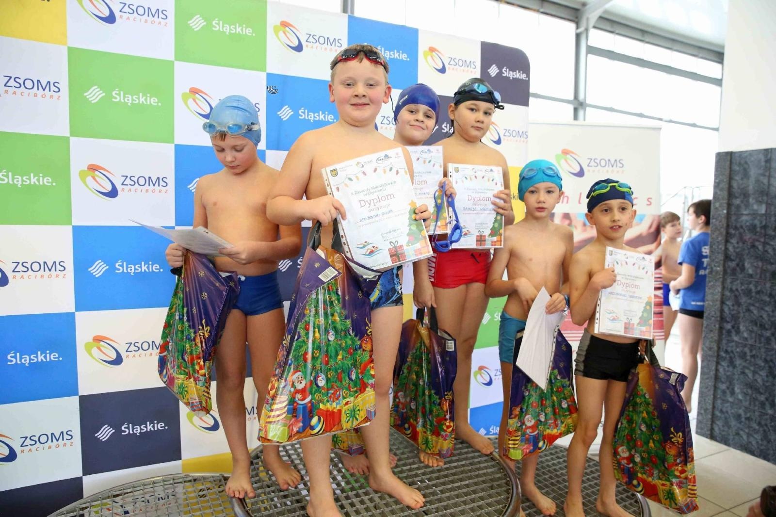 Zdjęcie w galerii na portalu naszraciborz.pl: W ZSOMS mają już Christmas Time. Zaczęli od mikołajkowych zawodów wiadomości z regionu