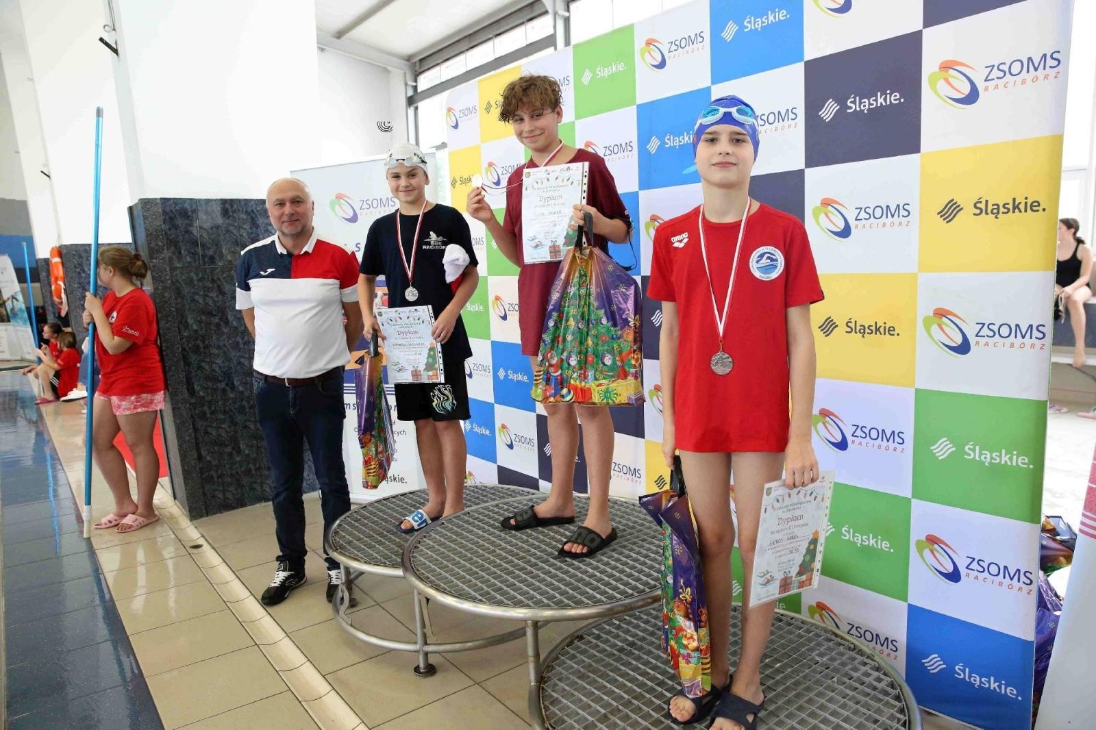 Zdjęcie w galerii na portalu naszraciborz.pl: W ZSOMS mają już Christmas Time. Zaczęli od mikołajkowych zawodów wiadomości z regionu