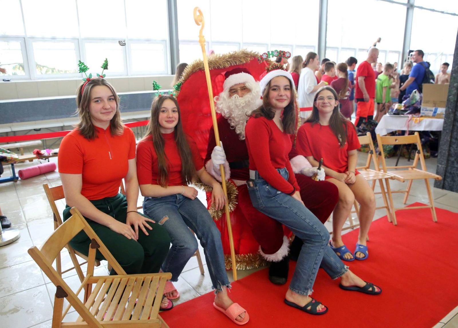 Zdjęcie w galerii na portalu naszraciborz.pl: W ZSOMS mają już Christmas Time. Zaczęli od mikołajkowych zawodów wiadomości z regionu