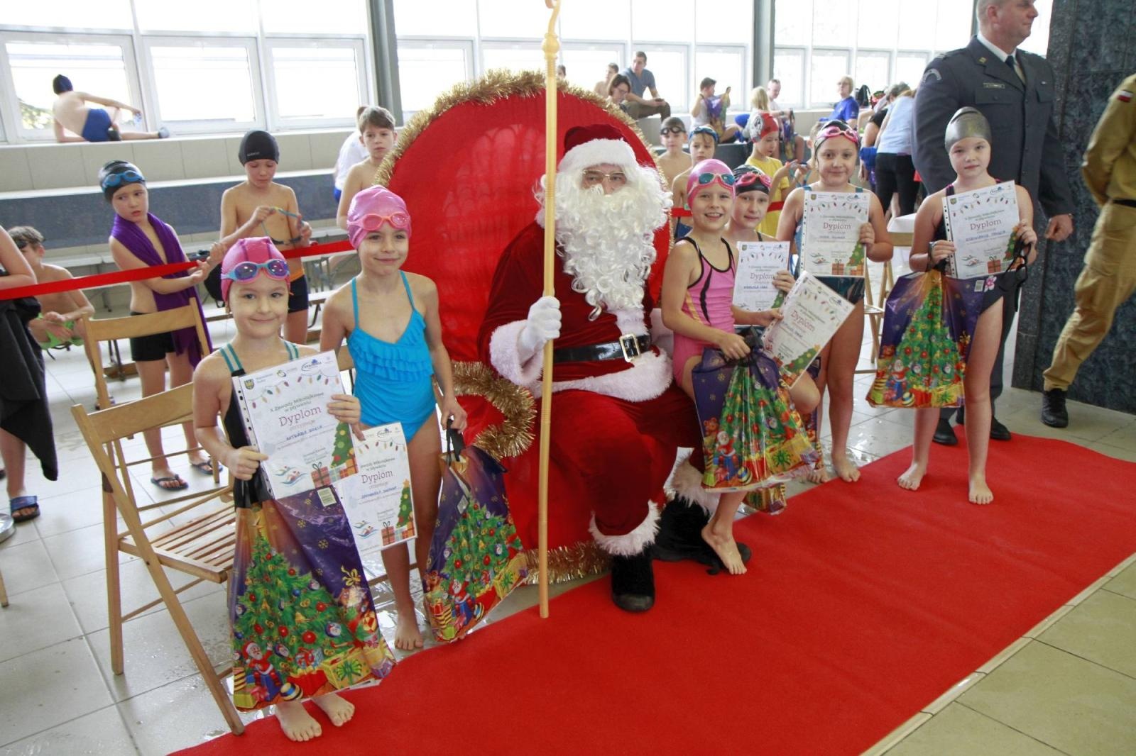 Zdjęcie w galerii na portalu naszraciborz.pl: W ZSOMS mają już Christmas Time. Zaczęli od mikołajkowych zawodów wiadomości z regionu