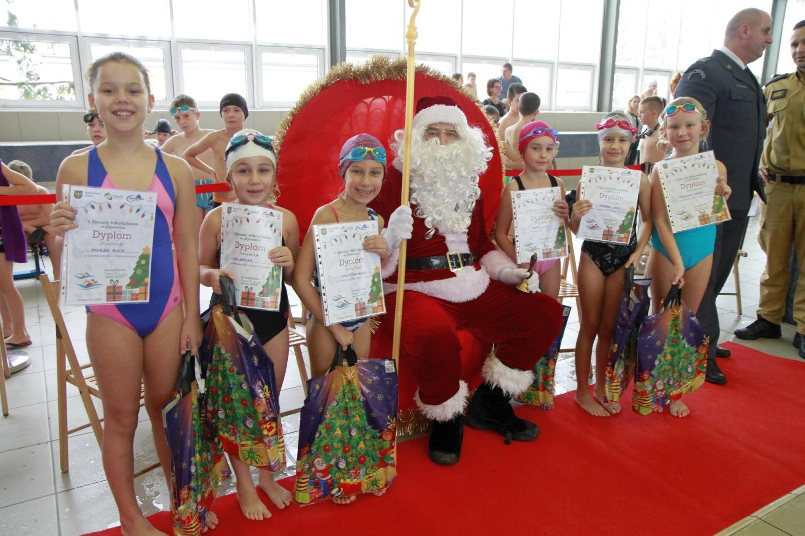 Zdjęcie w galerii na portalu naszraciborz.pl: W ZSOMS mają już Christmas Time. Zaczęli od mikołajkowych zawodów wiadomości z regionu
