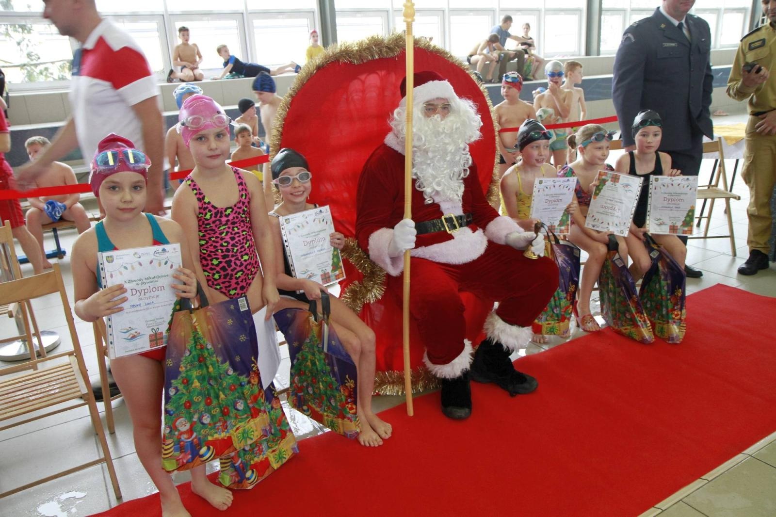 Zdjęcie w galerii na portalu naszraciborz.pl: W ZSOMS mają już Christmas Time. Zaczęli od mikołajkowych zawodów wiadomości z regionu