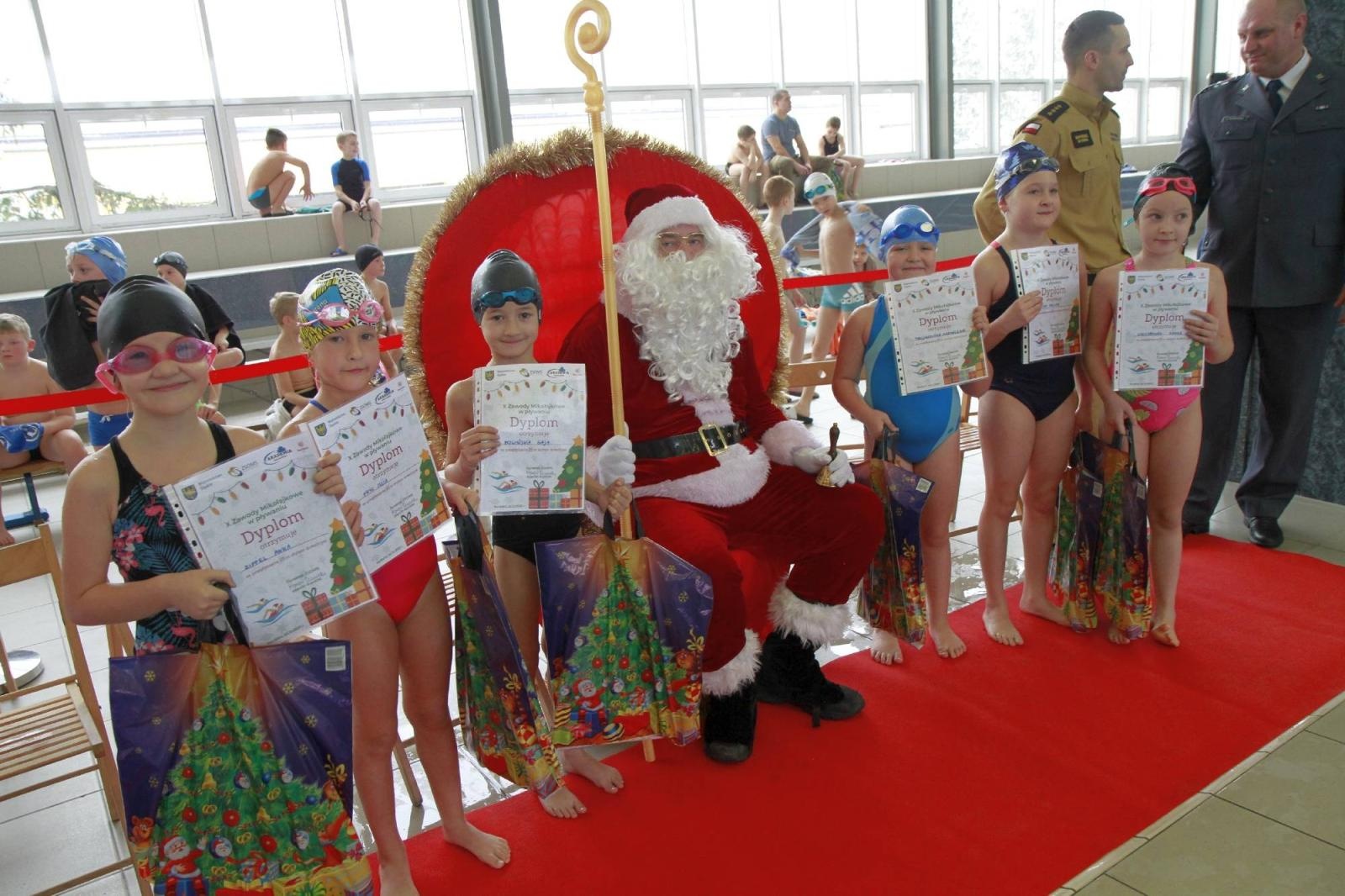 Zdjęcie w galerii na portalu naszraciborz.pl: W ZSOMS mają już Christmas Time. Zaczęli od mikołajkowych zawodów wiadomości z regionu