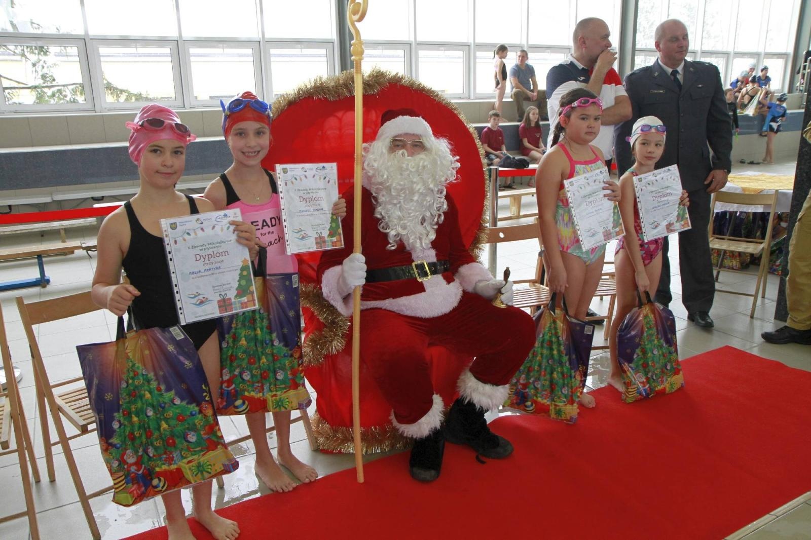 Zdjęcie w galerii na portalu naszraciborz.pl: W ZSOMS mają już Christmas Time. Zaczęli od mikołajkowych zawodów wiadomości z regionu