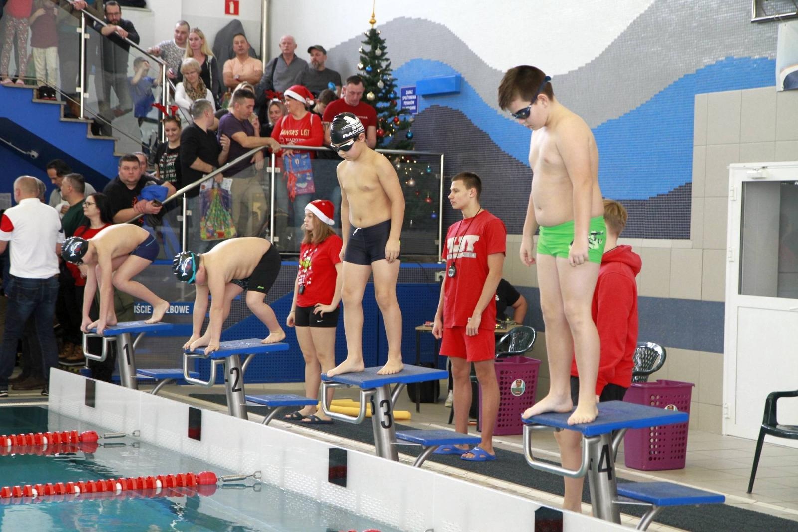 Zdjęcie w galerii na portalu naszraciborz.pl: W ZSOMS mają już Christmas Time. Zaczęli od mikołajkowych zawodów wiadomości z regionu
