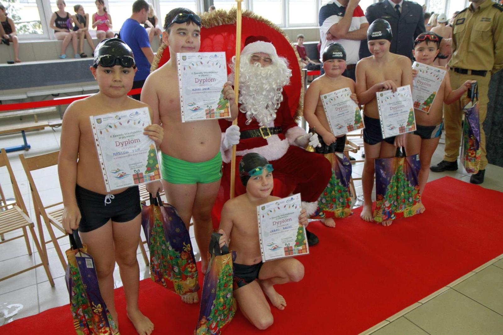 Zdjęcie w galerii na portalu naszraciborz.pl: W ZSOMS mają już Christmas Time. Zaczęli od mikołajkowych zawodów wiadomości z regionu