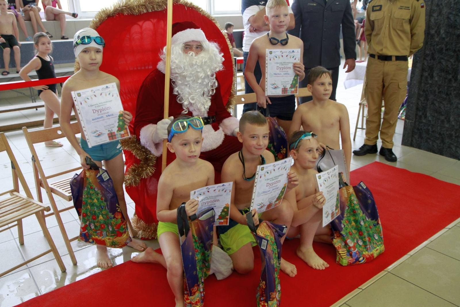 Zdjęcie w galerii na portalu naszraciborz.pl: W ZSOMS mają już Christmas Time. Zaczęli od mikołajkowych zawodów wiadomości z regionu
