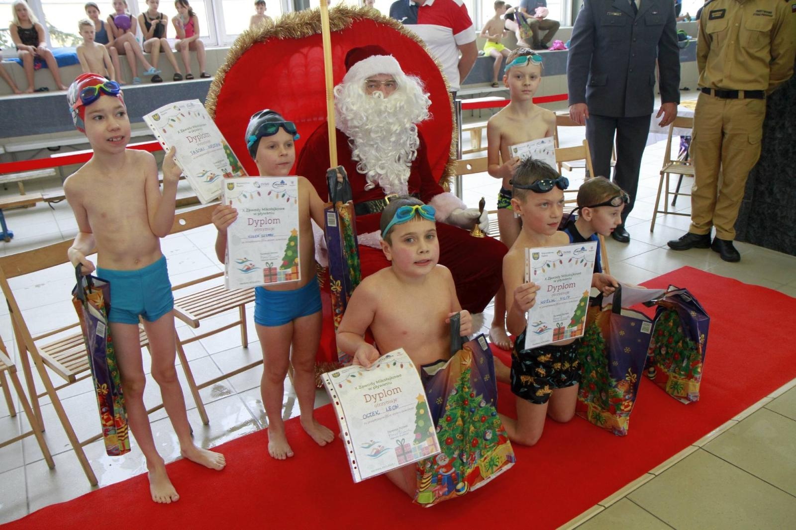 Zdjęcie w galerii na portalu naszraciborz.pl: W ZSOMS mają już Christmas Time. Zaczęli od mikołajkowych zawodów wiadomości z regionu