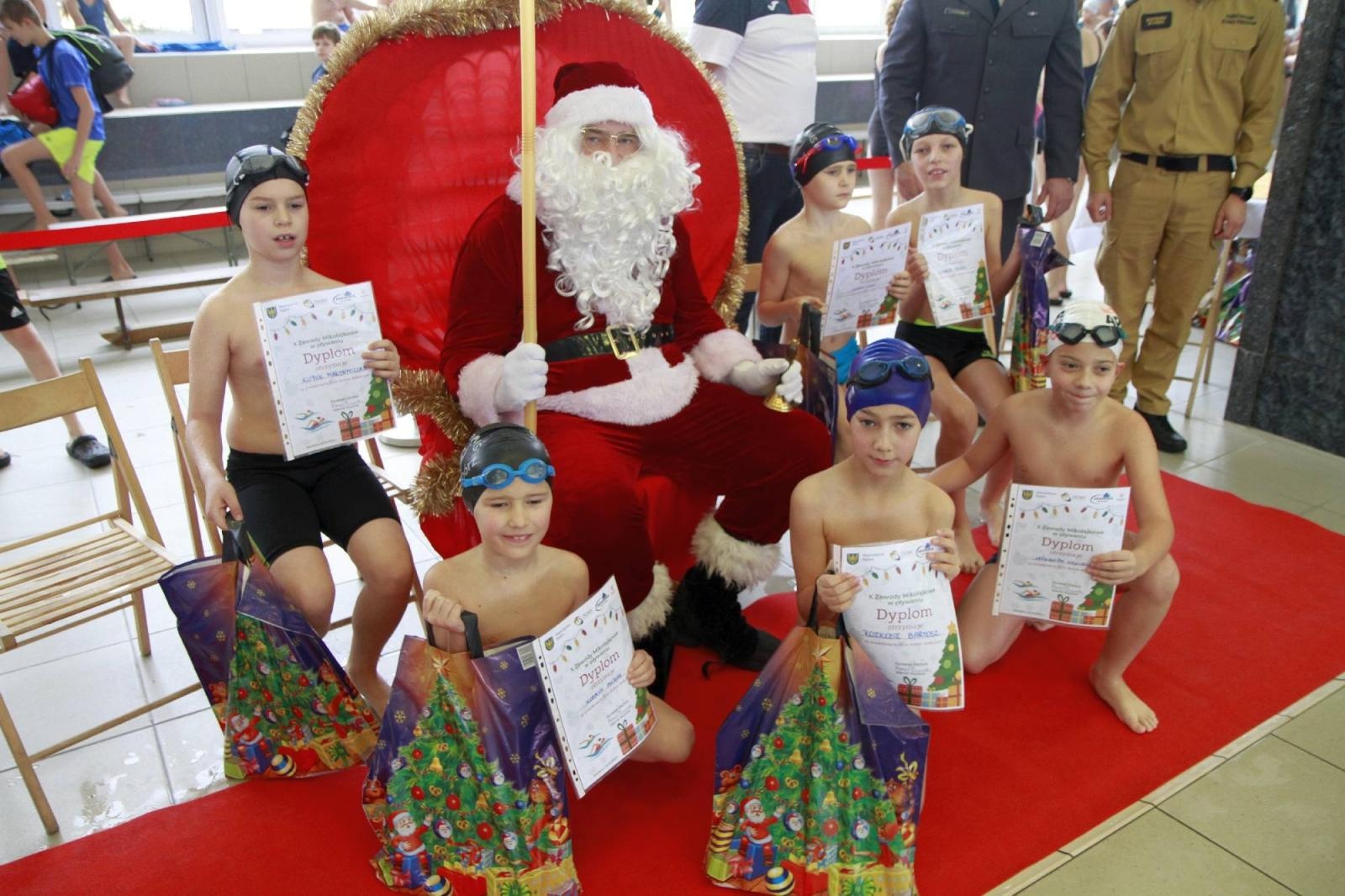 Zdjęcie w galerii na portalu naszraciborz.pl: W ZSOMS mają już Christmas Time. Zaczęli od mikołajkowych zawodów wiadomości z regionu