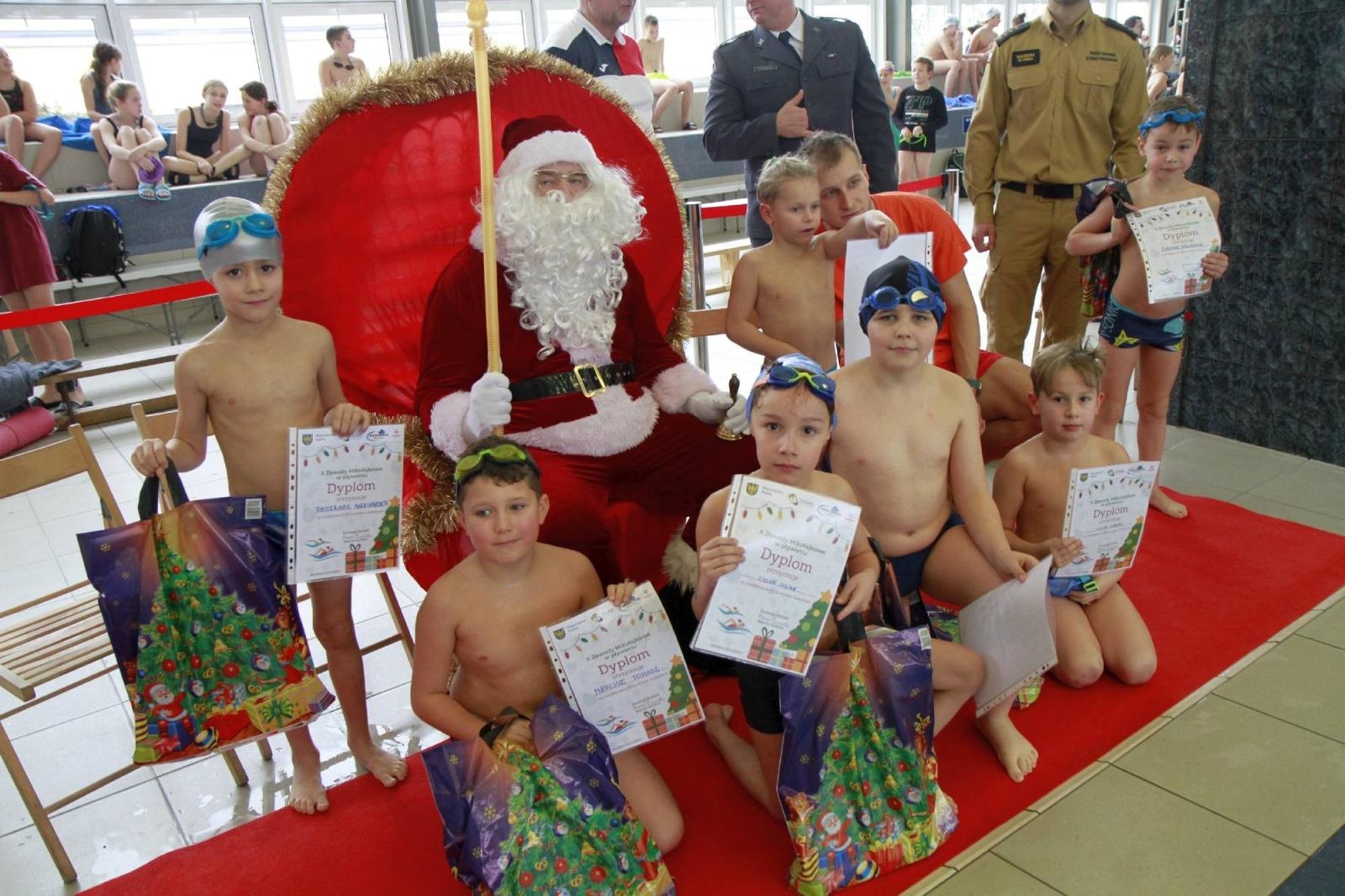 Zdjęcie w galerii na portalu naszraciborz.pl: W ZSOMS mają już Christmas Time. Zaczęli od mikołajkowych zawodów wiadomości z regionu