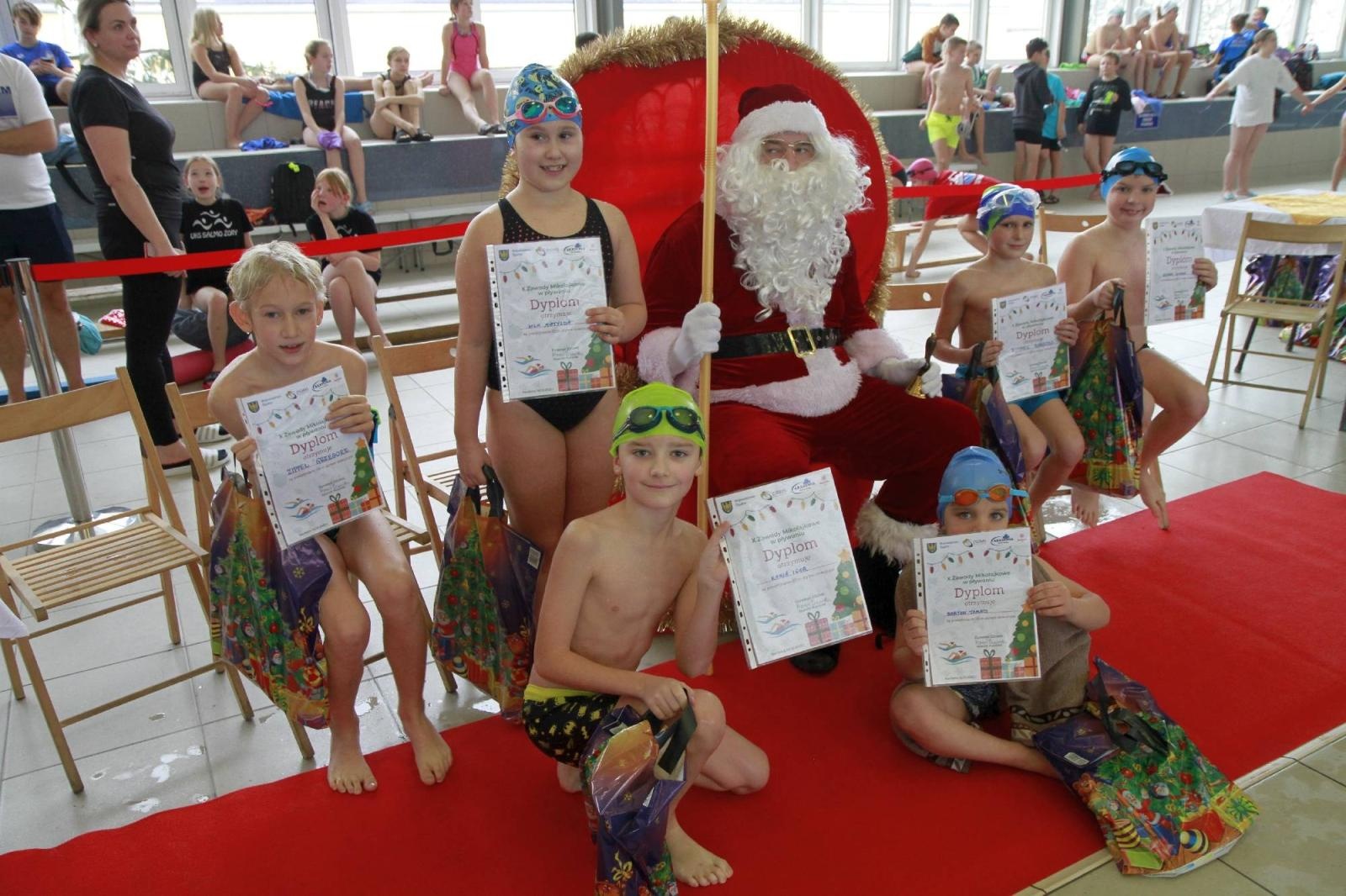 Zdjęcie w galerii na portalu naszraciborz.pl: W ZSOMS mają już Christmas Time. Zaczęli od mikołajkowych zawodów wiadomości z regionu
