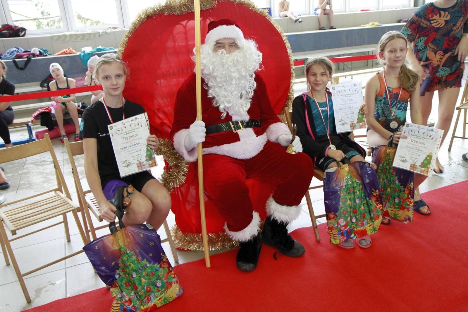 Zdjęcie w galerii na portalu naszraciborz.pl: W ZSOMS mają już Christmas Time. Zaczęli od mikołajkowych zawodów wiadomości z regionu