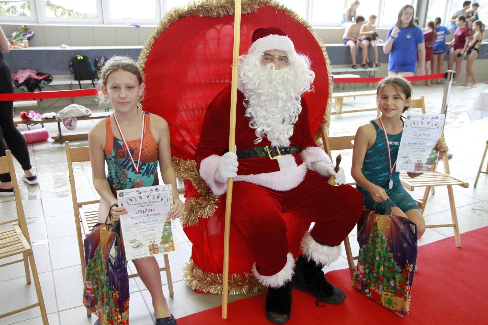 Zdjęcie w galerii na portalu naszraciborz.pl: W ZSOMS mają już Christmas Time. Zaczęli od mikołajkowych zawodów wiadomości z regionu