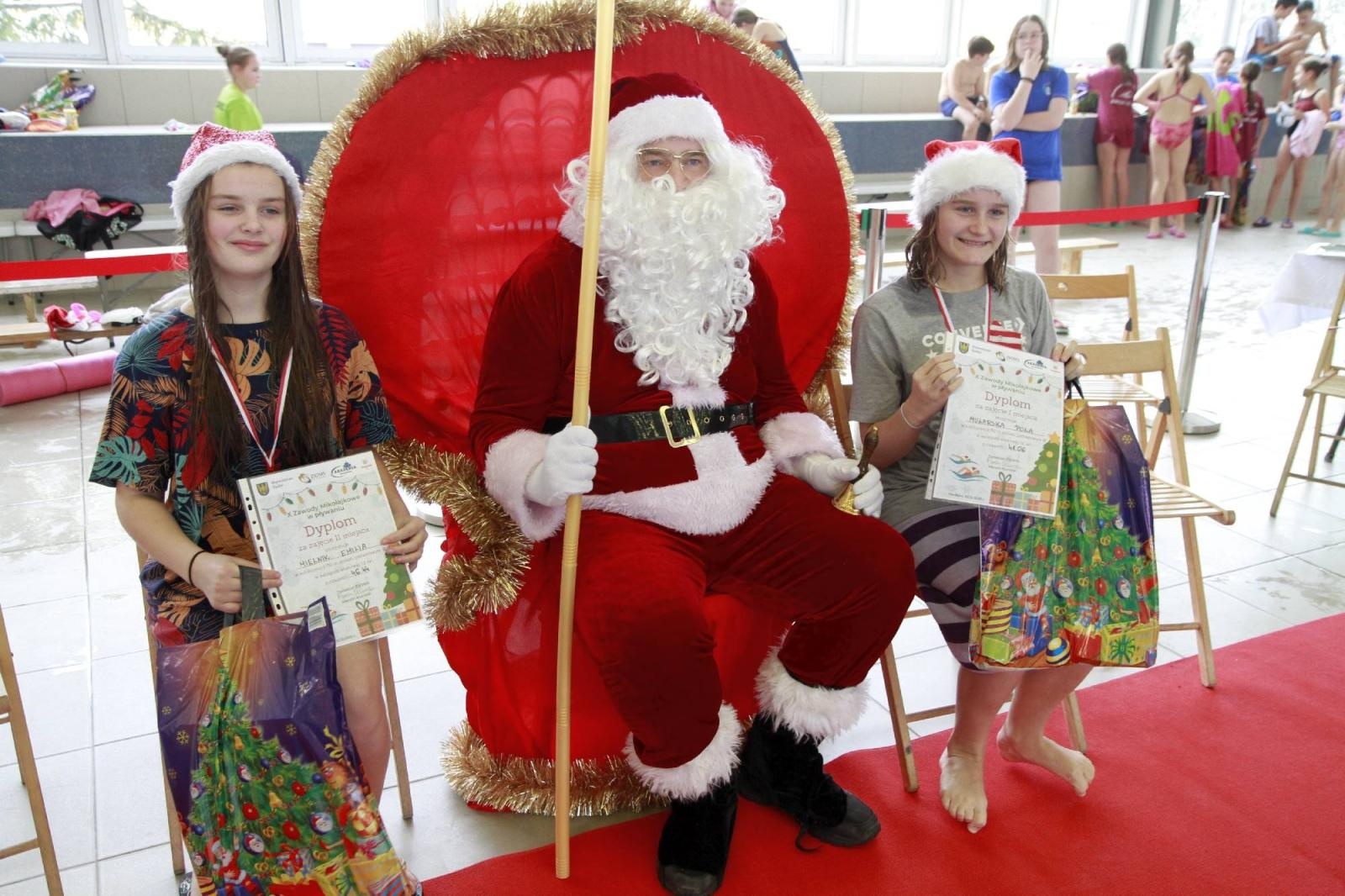 Zdjęcie w galerii na portalu naszraciborz.pl: W ZSOMS mają już Christmas Time. Zaczęli od mikołajkowych zawodów wiadomości z regionu