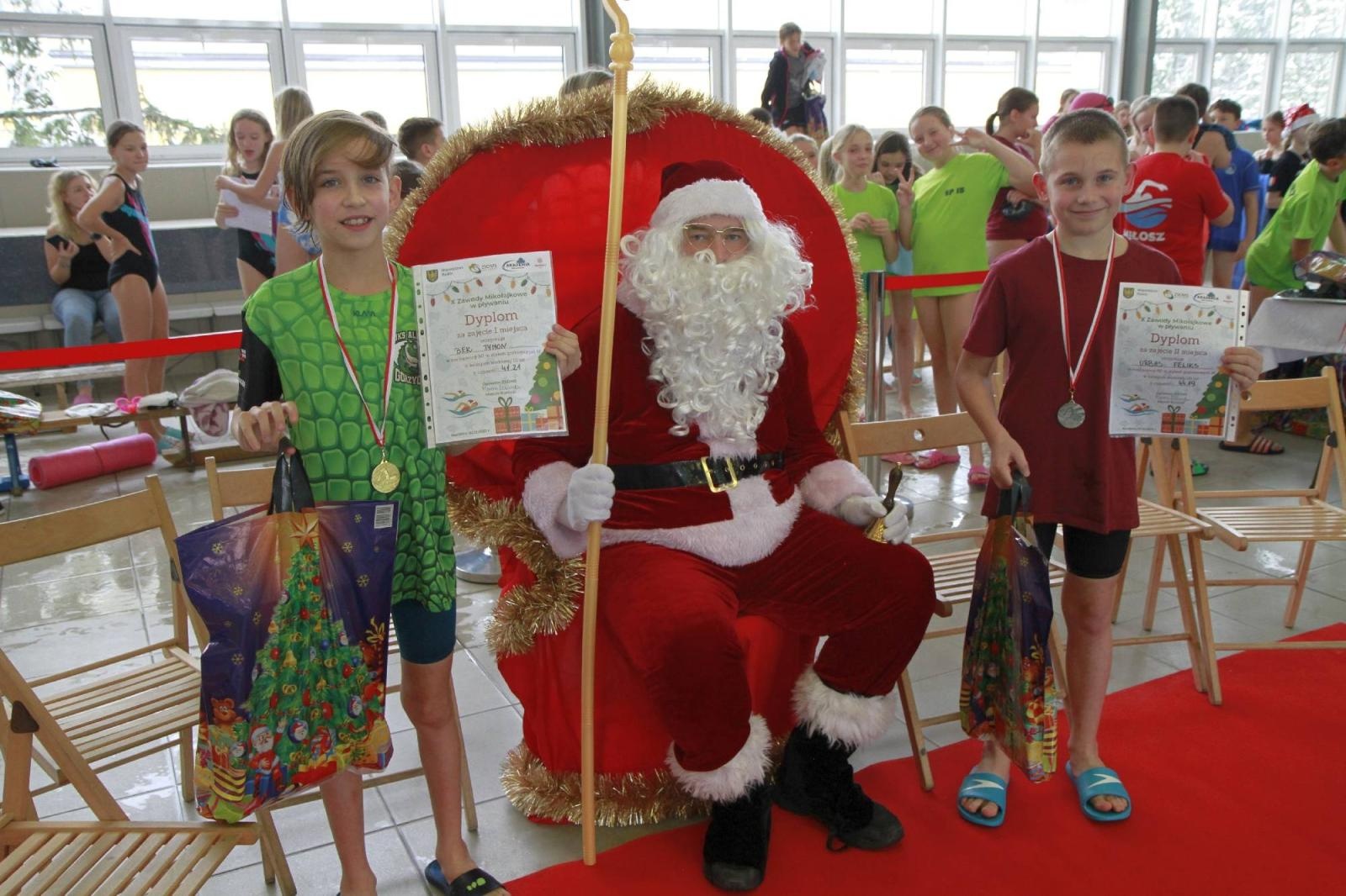 Zdjęcie w galerii na portalu naszraciborz.pl: W ZSOMS mają już Christmas Time. Zaczęli od mikołajkowych zawodów wiadomości z regionu