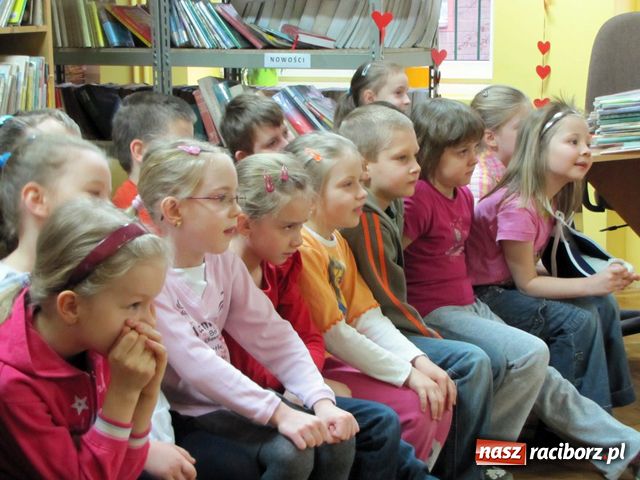 Zdjęcie w galerii na portalu naszraciborz.pl: Nowi czytelnicy w SP 13 wiadomości z regionu