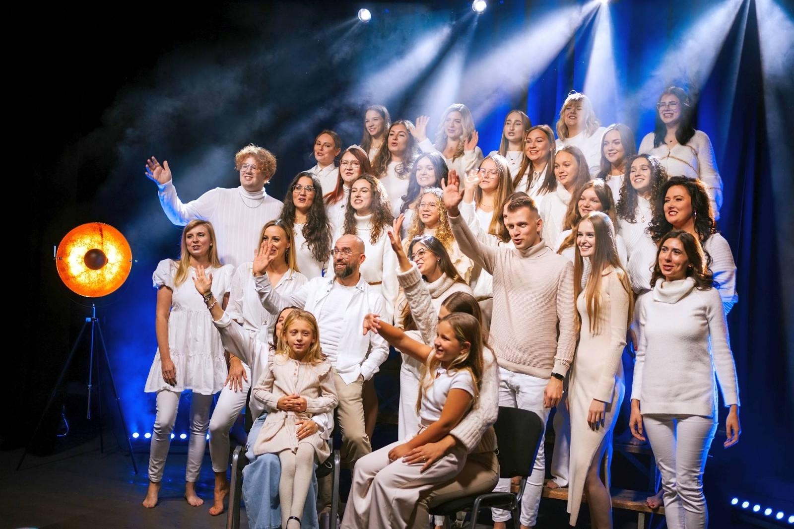 Zdjęcie w galerii na portalu naszraciborz.pl: Gwiazda nadziei. Nowy teledysk w projekcie My som stond wiadomości z regionu