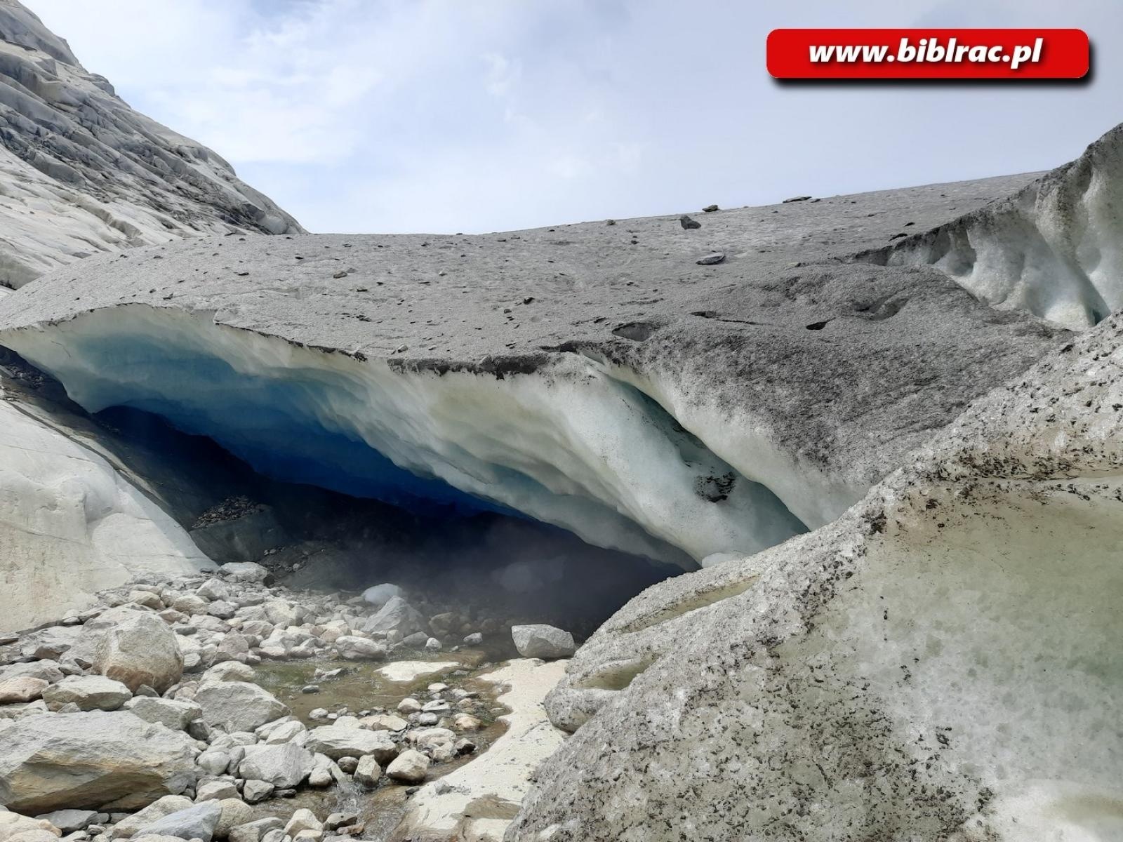 Zdjęcie w galerii na portalu naszraciborz.pl: Morwand i topniejące lodowce - slajdowisko o Szwajcarii w bibliotece w Markowicach wiadomości z regionu