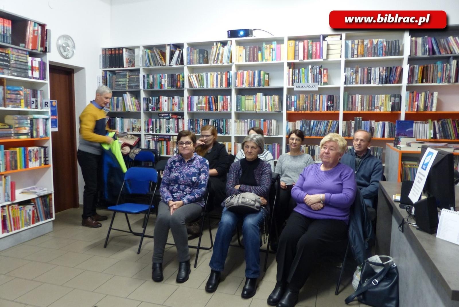 Zdjęcie w galerii na portalu naszraciborz.pl: Morwand i topniejące lodowce - slajdowisko o Szwajcarii w bibliotece w Markowicach wiadomości z regionu