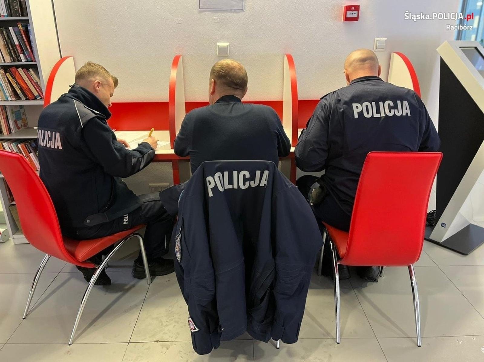 Zdjęcie w galerii na portalu naszraciborz.pl: W raciborskiej komendzie powstał klub honorowych dawców krwi wiadomości z regionu