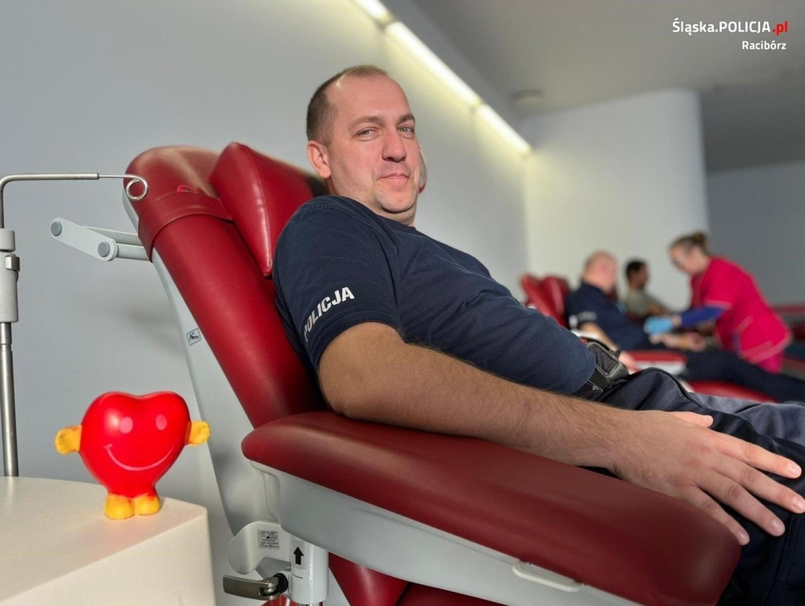 Zdjęcie w galerii na portalu naszraciborz.pl: W raciborskiej komendzie powstał klub honorowych dawców krwi wiadomości z regionu