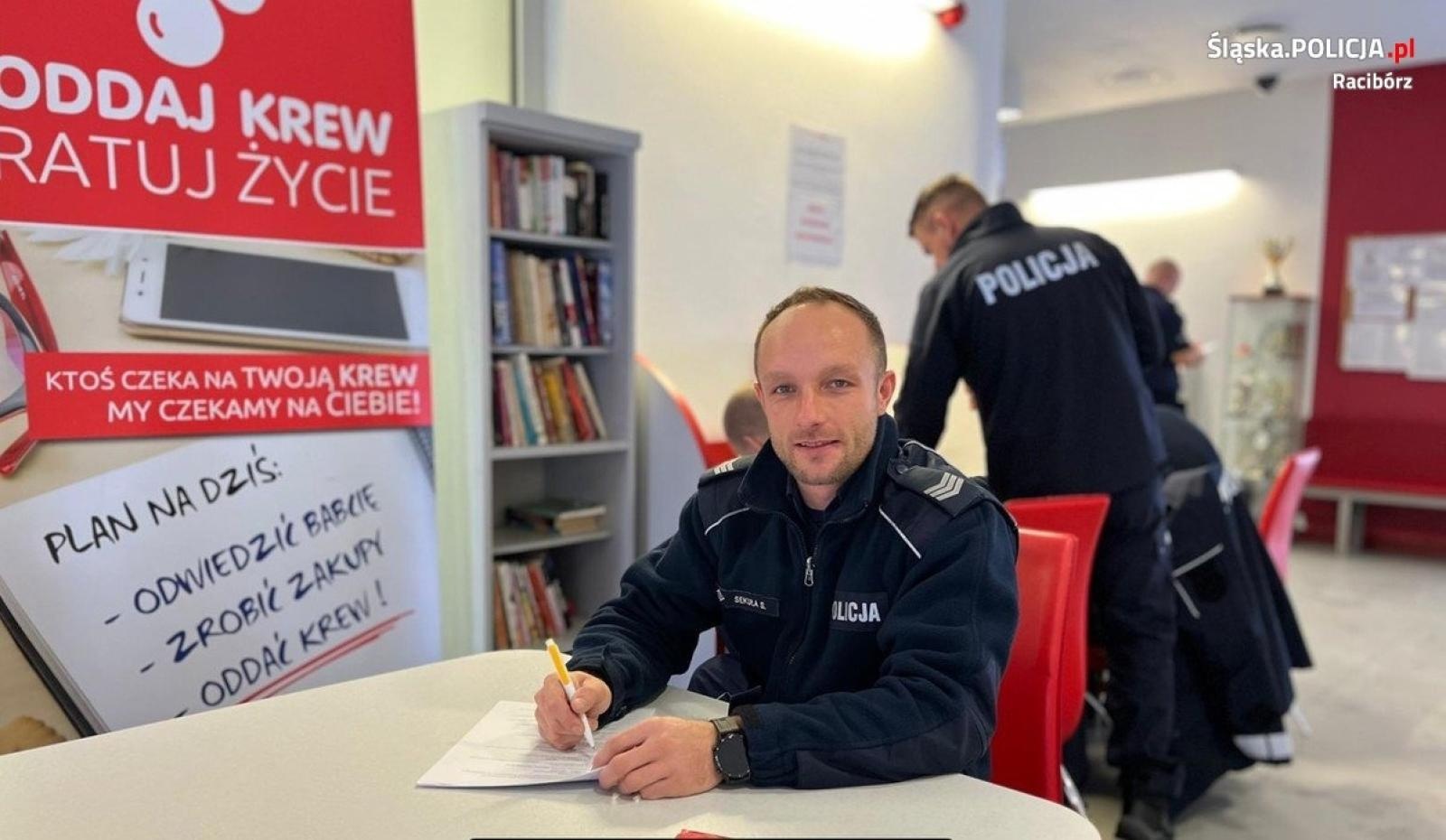 Zdjęcie w galerii na portalu naszraciborz.pl: W raciborskiej komendzie powstał klub honorowych dawców krwi wiadomości z regionu