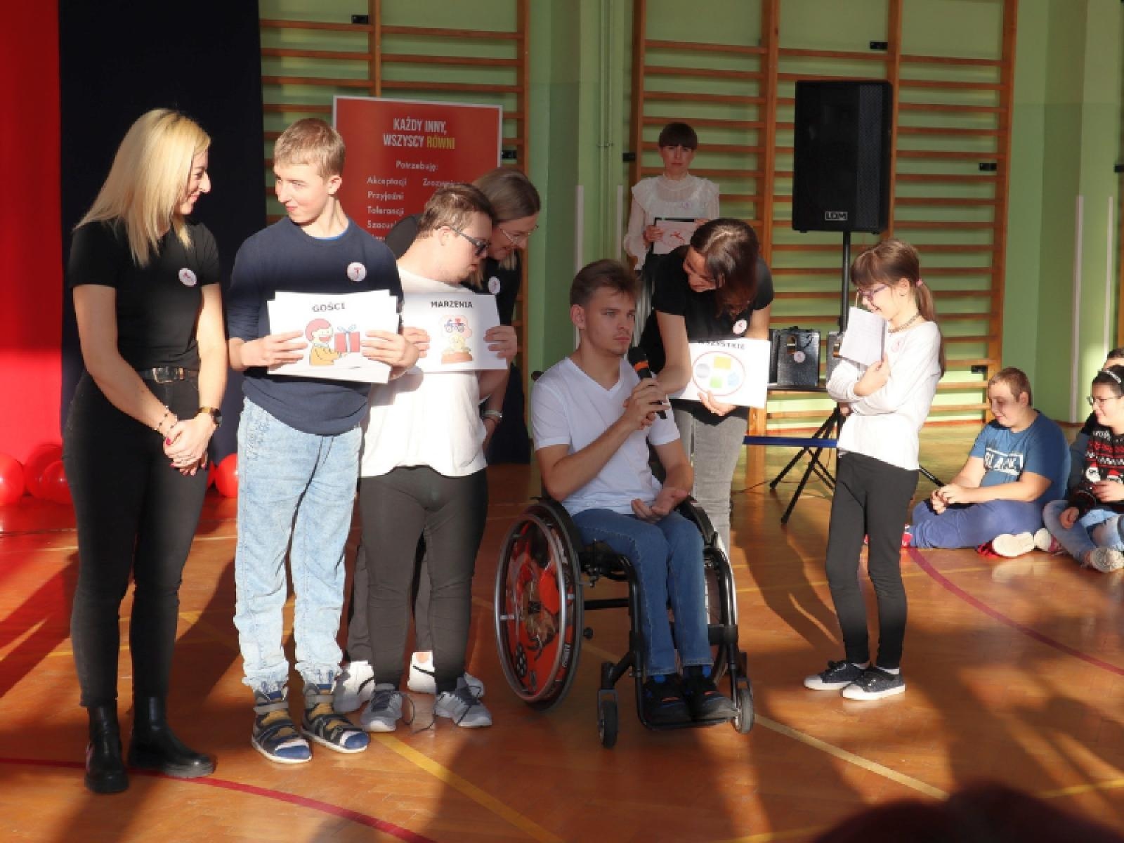 Zdjęcie w galerii na portalu naszraciborz.pl: Międzynarodowy Dzień Osób z Niepełnosprawnościami w ZSS [FOTO i WIDEO] wiadomości z regionu